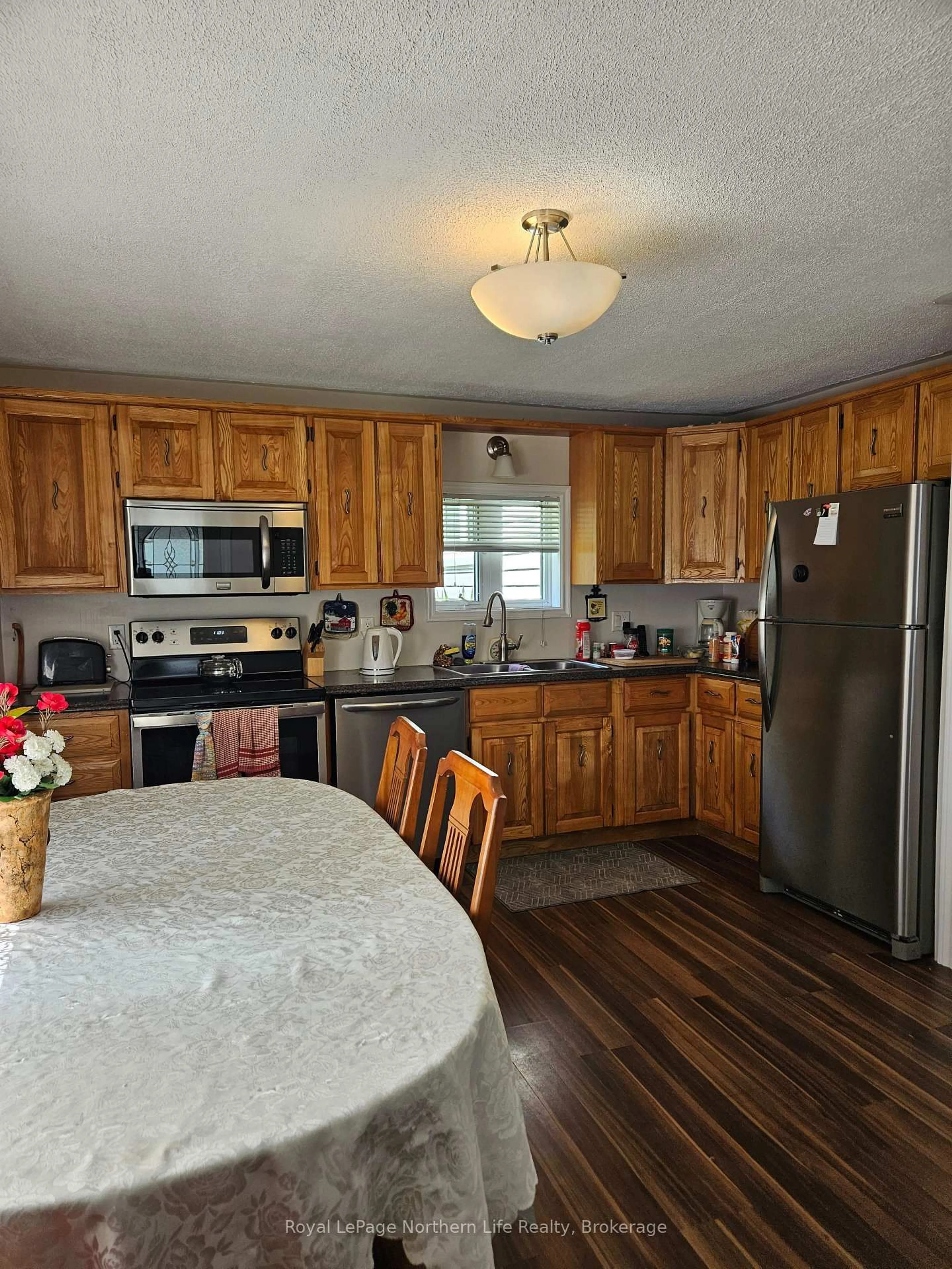 Standard kitchen, unknown for 470 OTTAWA St, Mattawa Ontario P0H 1V0