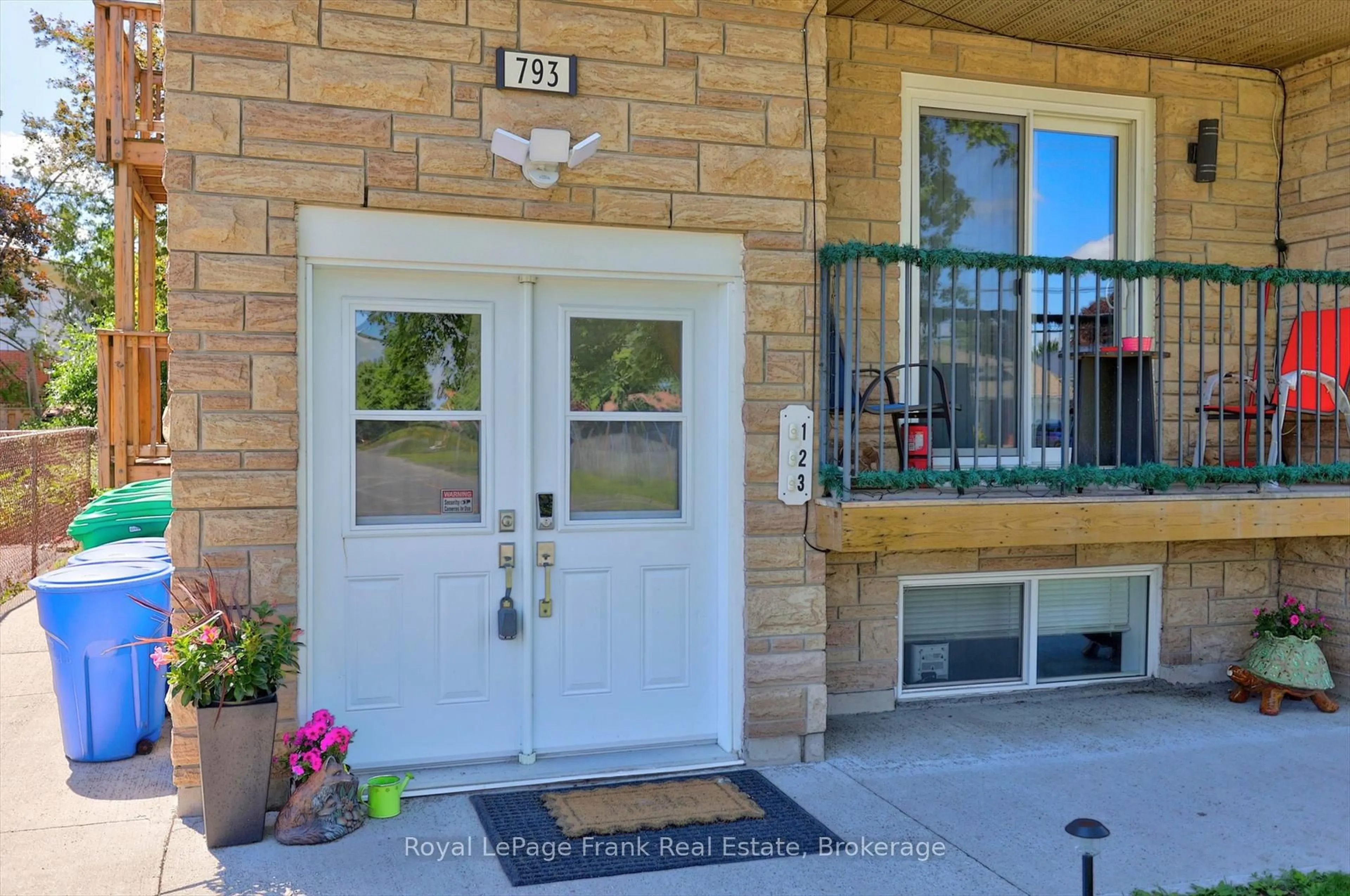 Indoor entryway for 793 Crawford Dr, Peterborough Ontario K9J 3W9