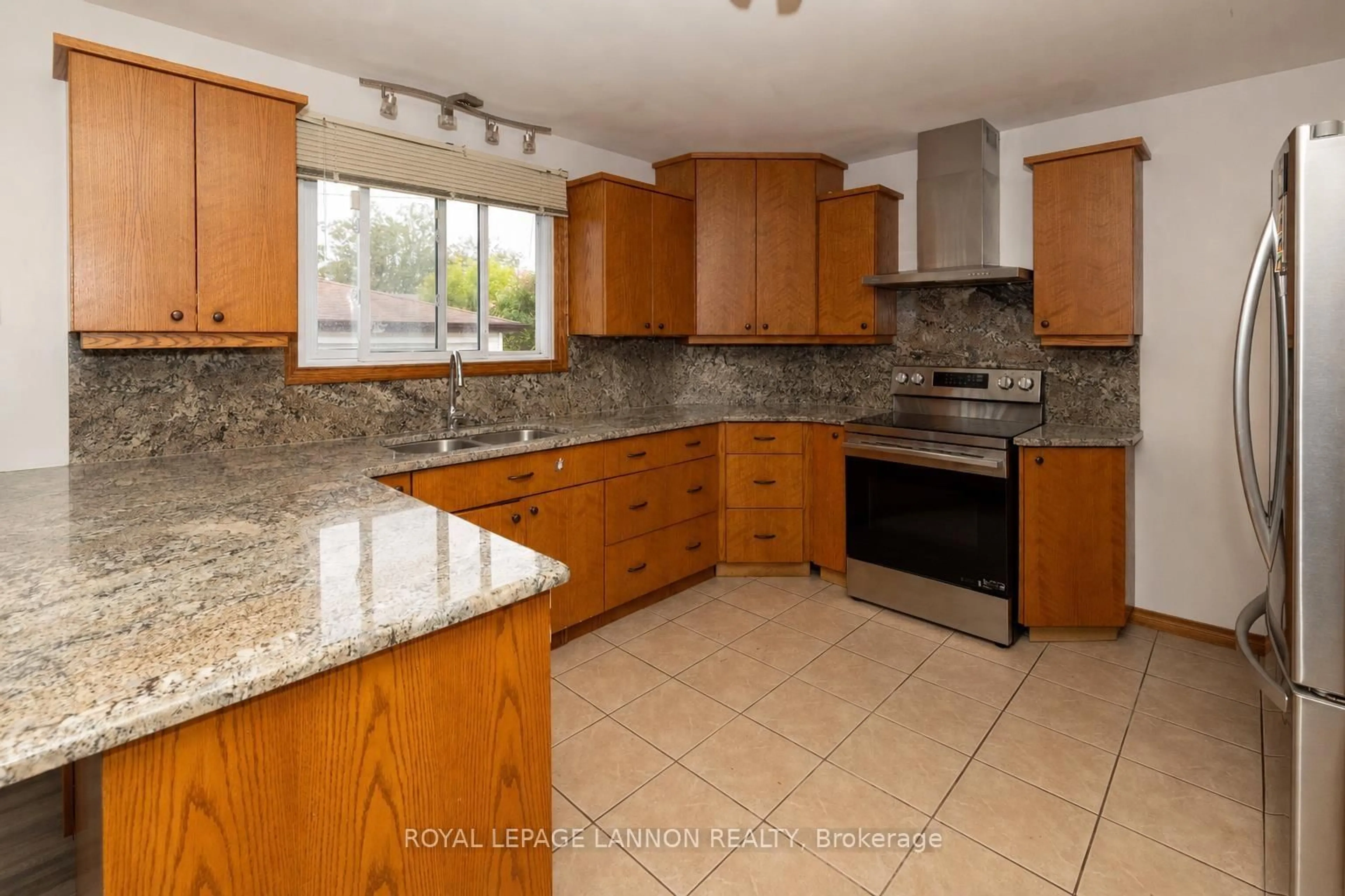 Unknown for 334 Lambton Cres, Thunder Bay Ontario P7C 5L8