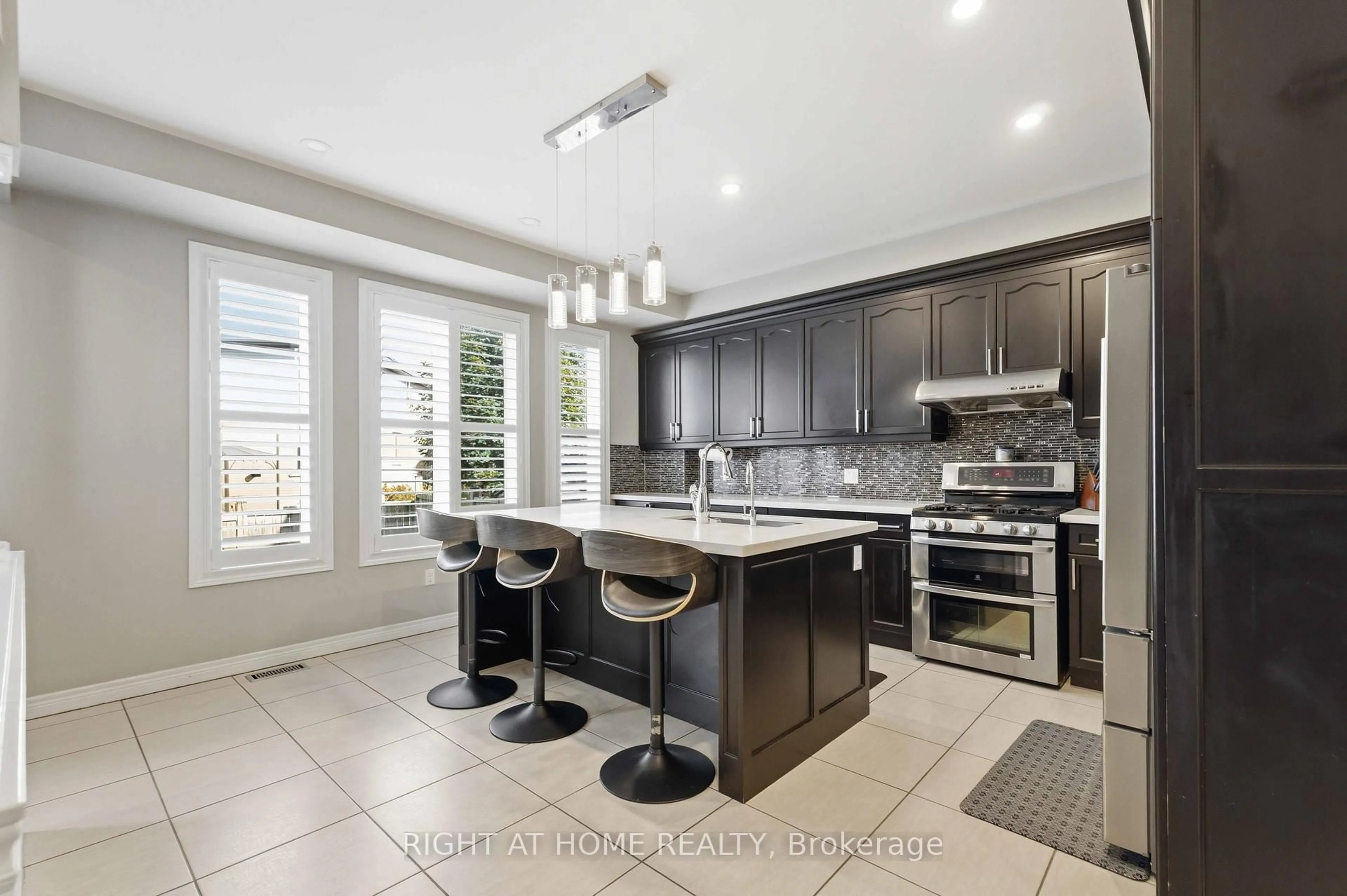 Open concept kitchen, ceramic/tile floor for 212 Chartwell Circ, Hamilton Ontario L9A 0B6