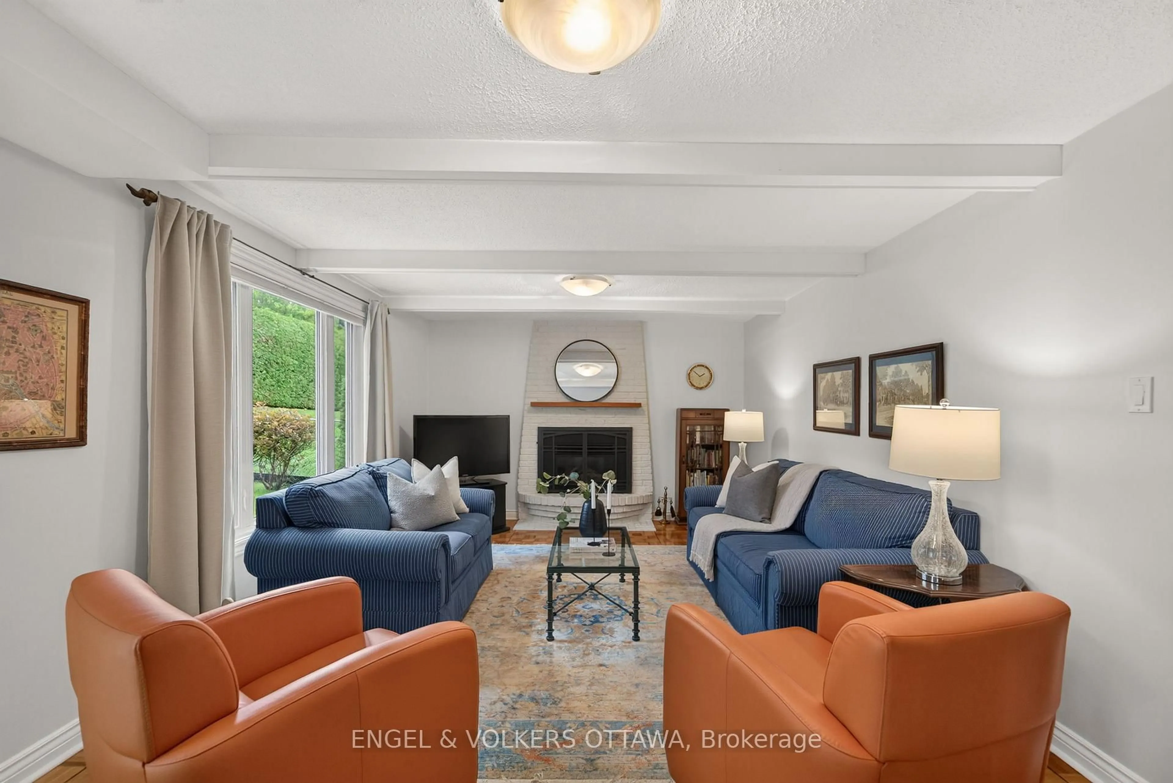 Living room with furniture, unknown for 19 Woodhill Cres, Ottawa Ontario K1B 3B7