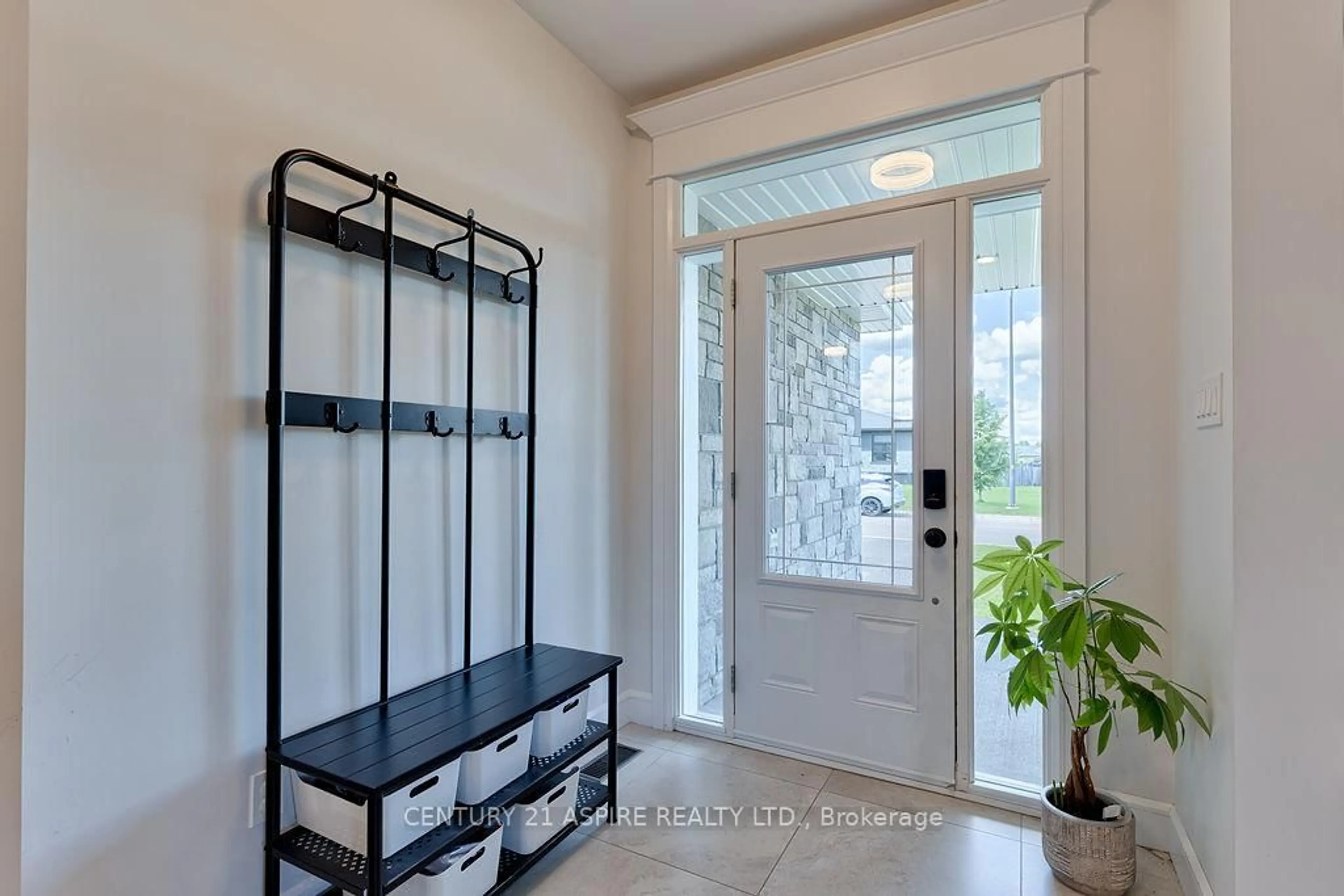 Indoor entryway for 5 Drew St, Petawawa Ontario K8H 0G7