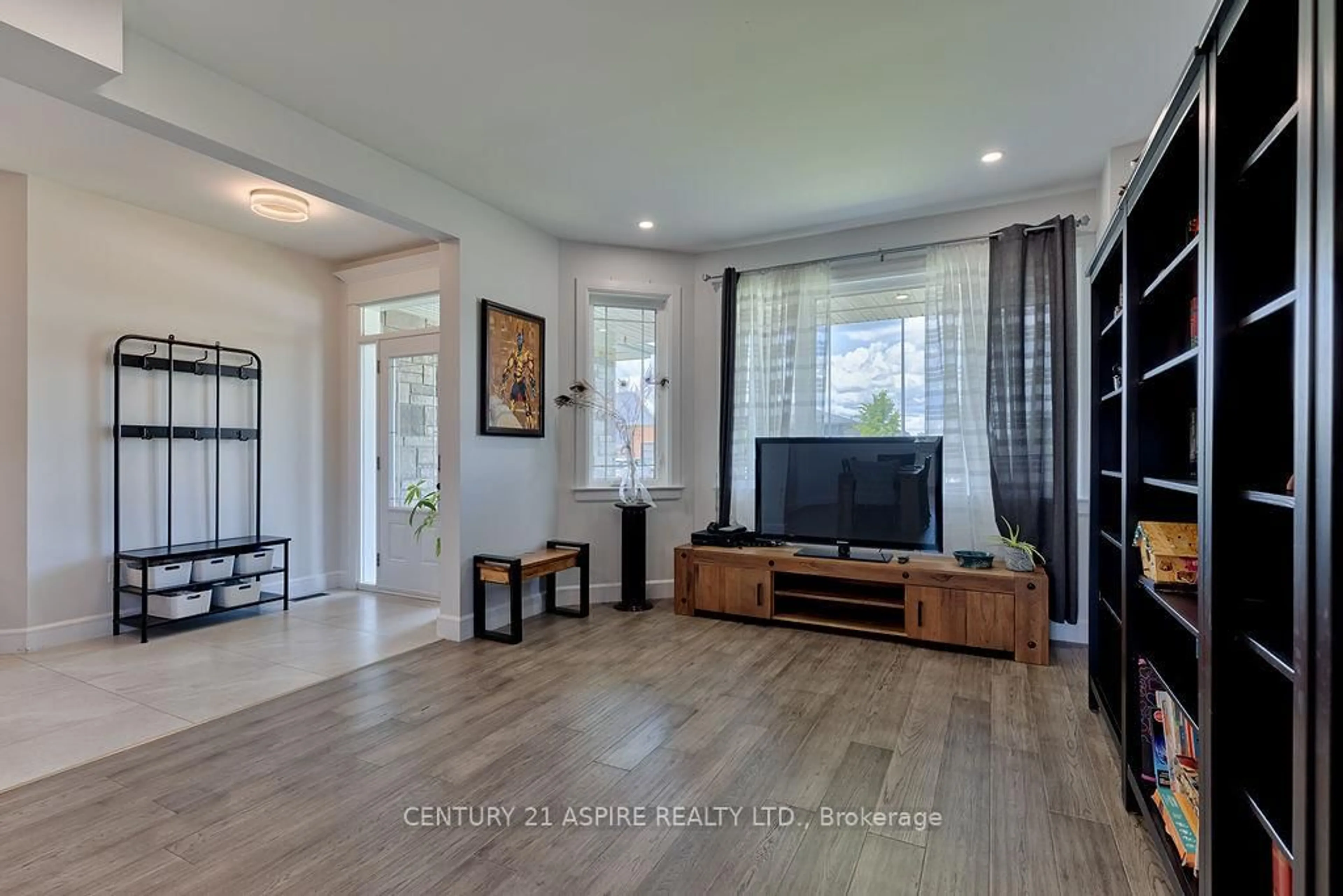 Living room with furniture, unknown for 5 Drew St, Petawawa Ontario K8H 0G7