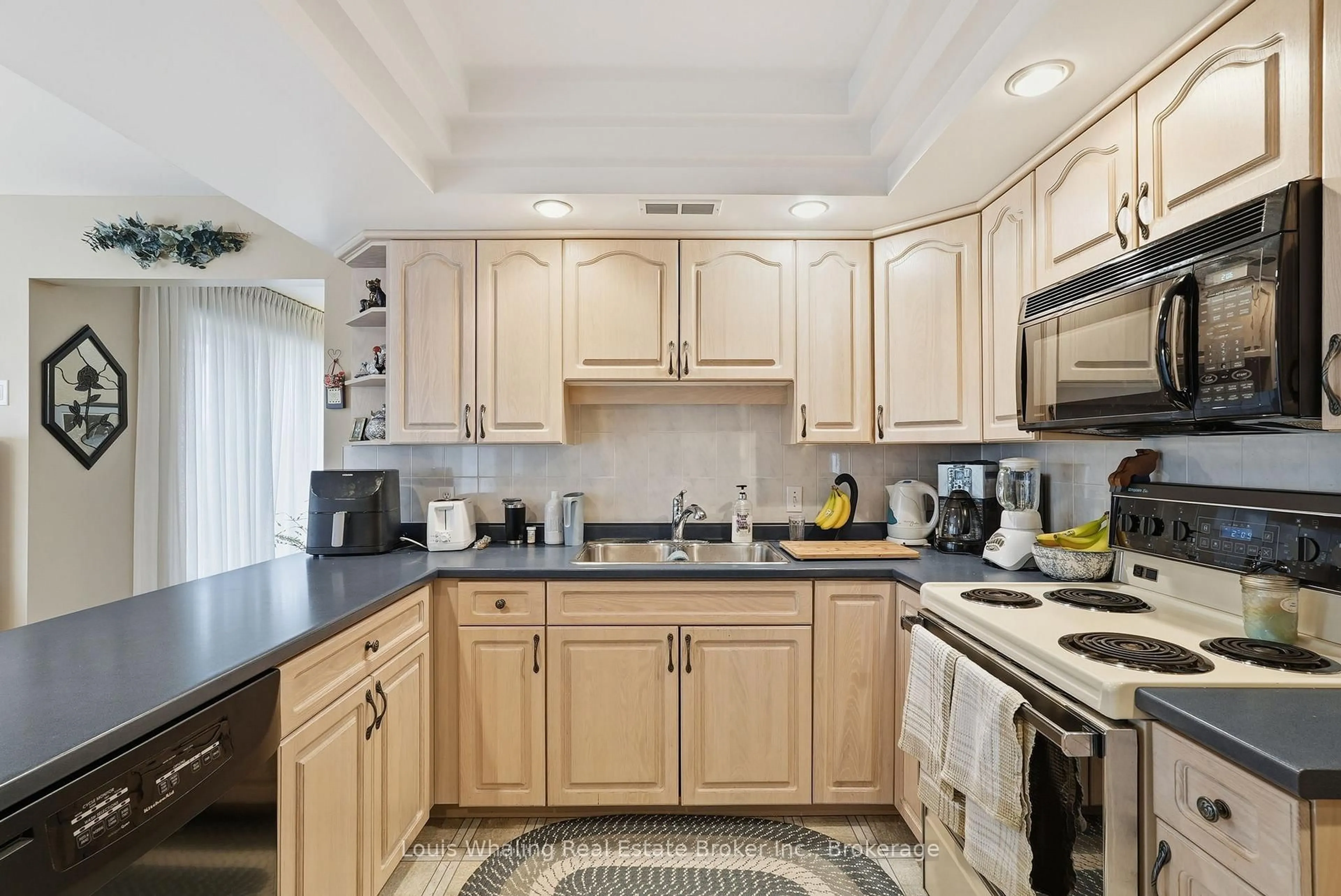 Standard kitchen, ceramic/tile floor for 711 21st A Ave, Hanover Ontario N4N 3M2