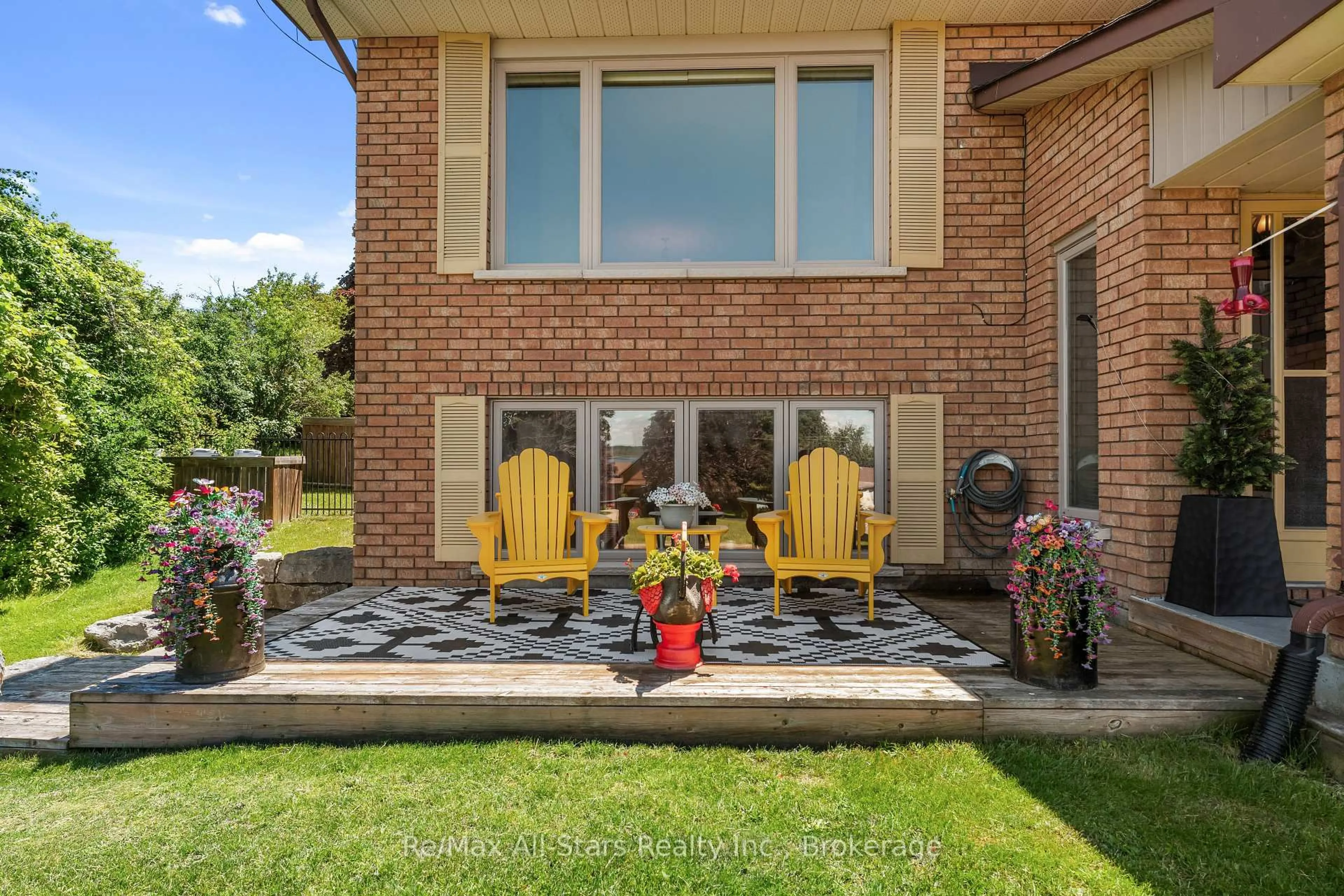 Patio, street for 54 Bluewater Ave, Kawartha Lakes Ontario K9V 0K6