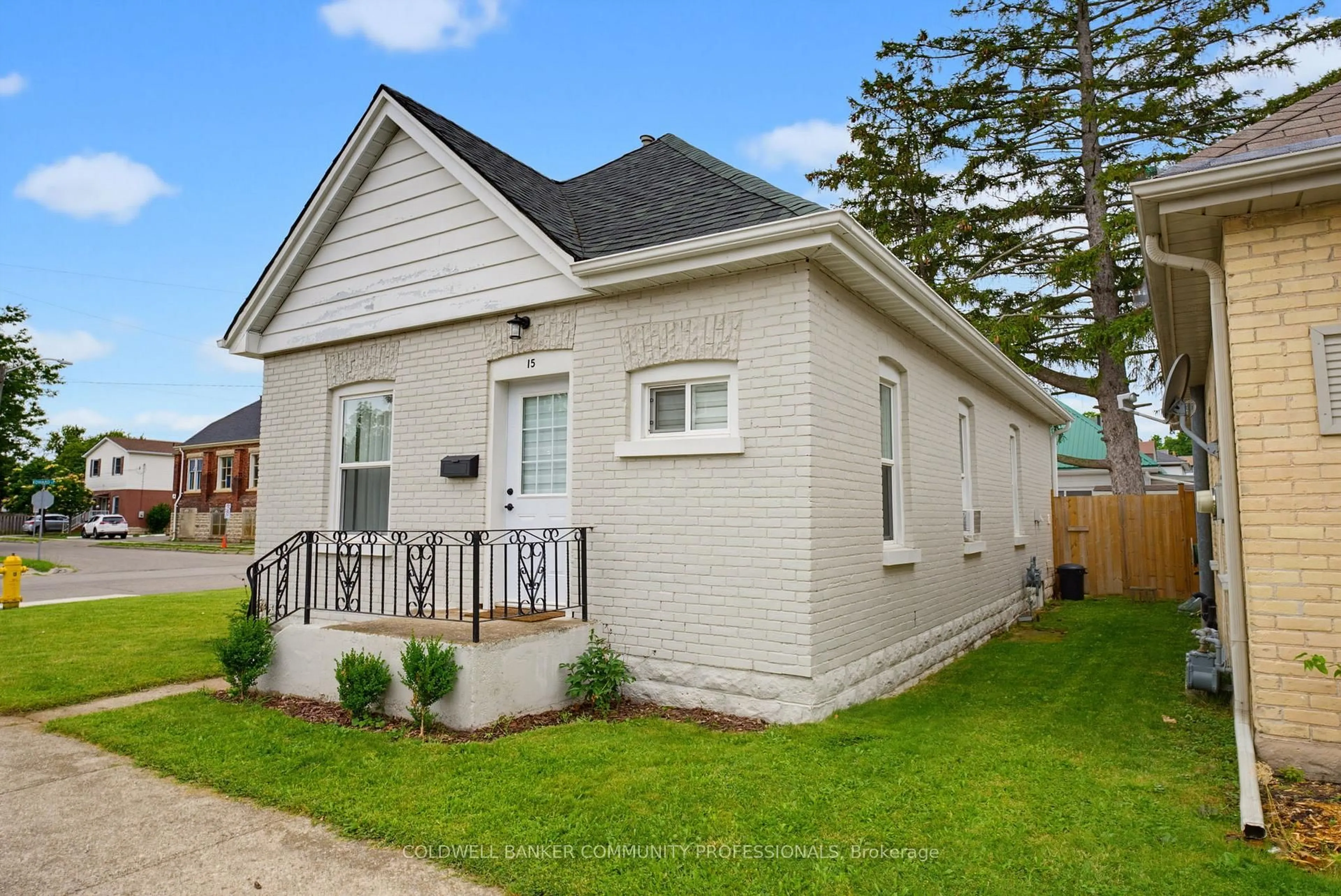 Home with brick exterior material, street for 15 Gordon St, Brantford Ontario N3S 2M7