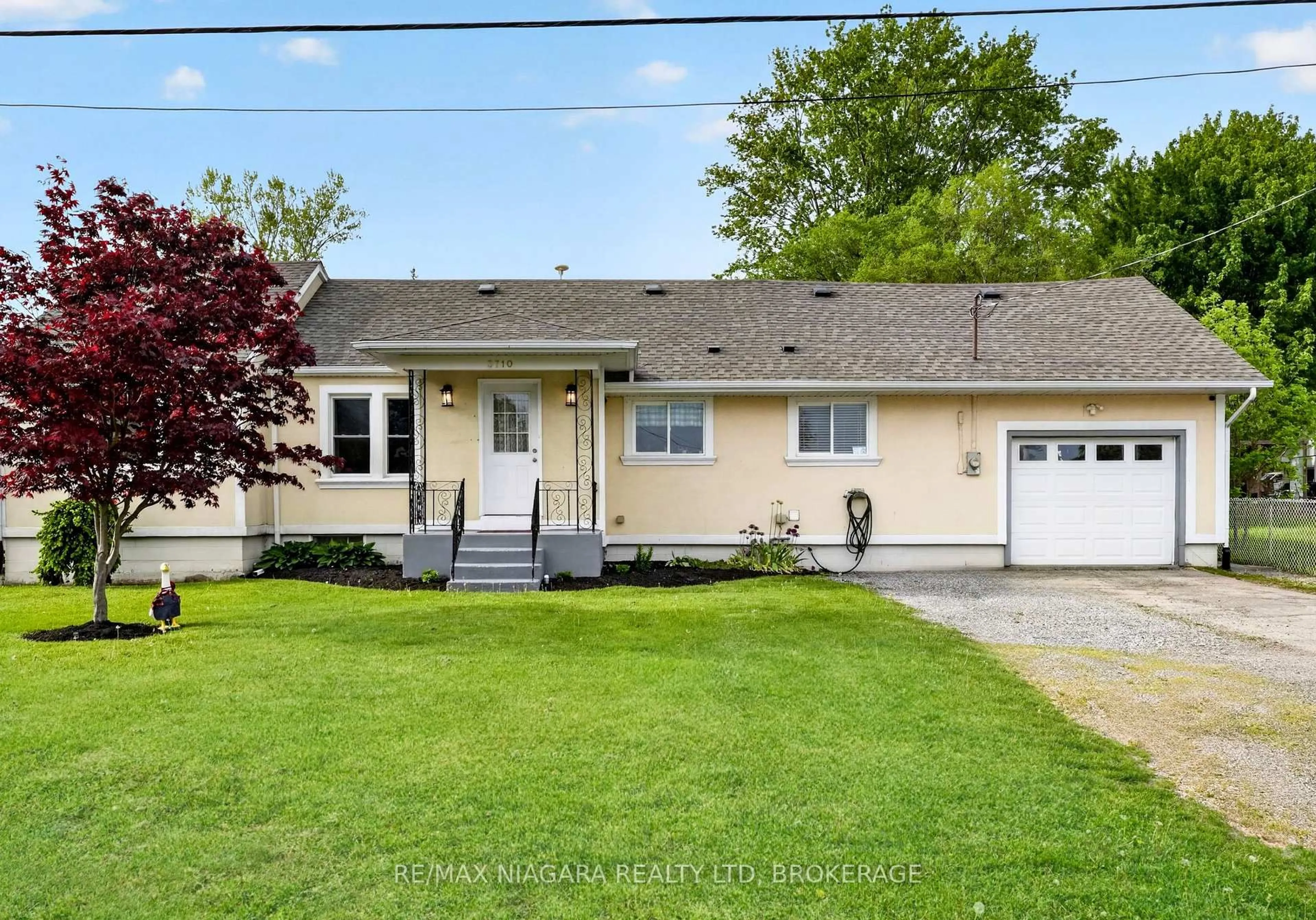 Home with vinyl exterior material, street for 3710 Brunswick Ave, Fort Erie Ontario L0S 1B0