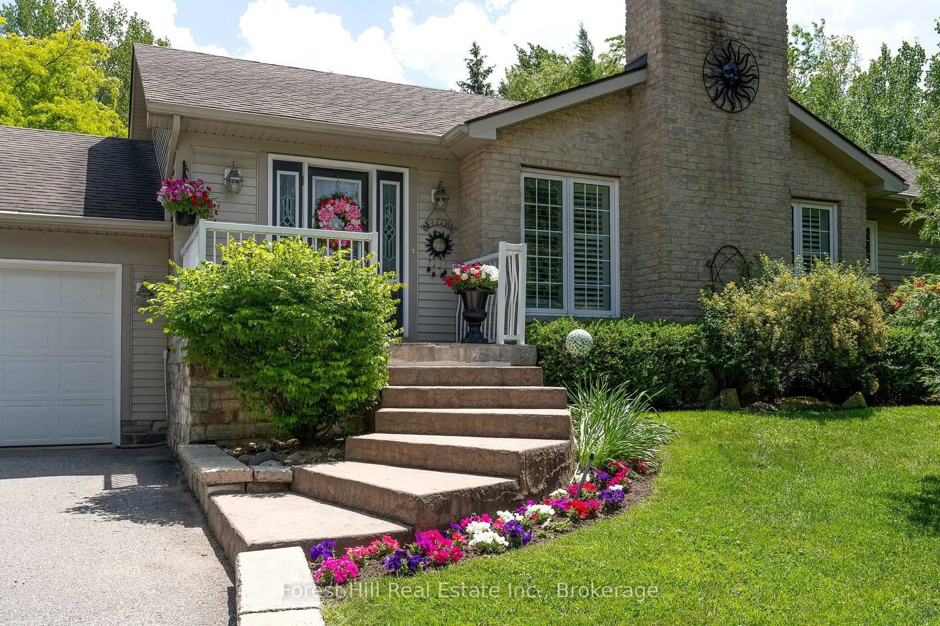 Home with brick exterior material, street for 131 Aspen Way, Blue Mountains Ontario L9Y 0S7
