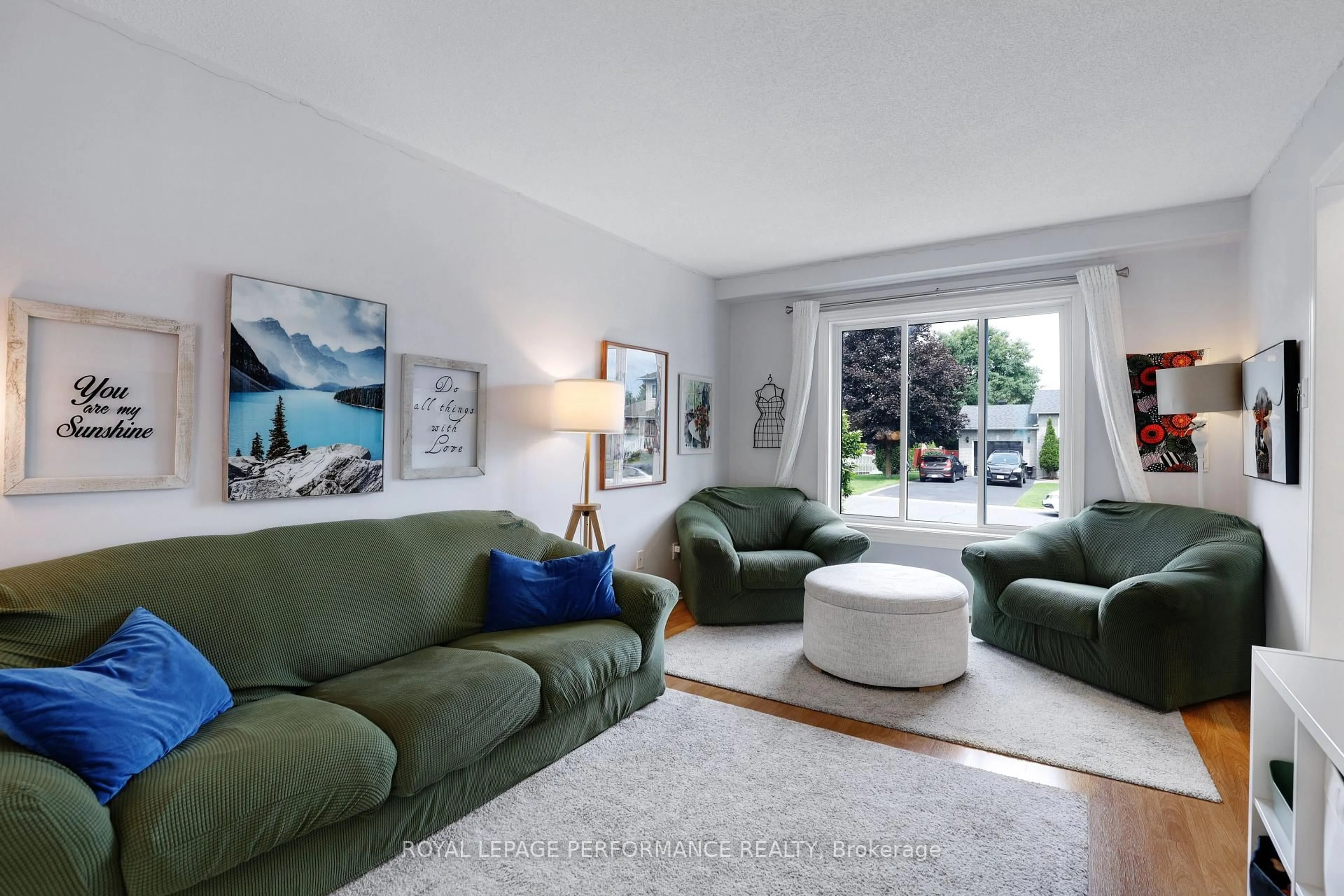 Living room with furniture, unknown for 1080 Des Pins Ave, Clarence-Rockland Ontario K4K 1N2