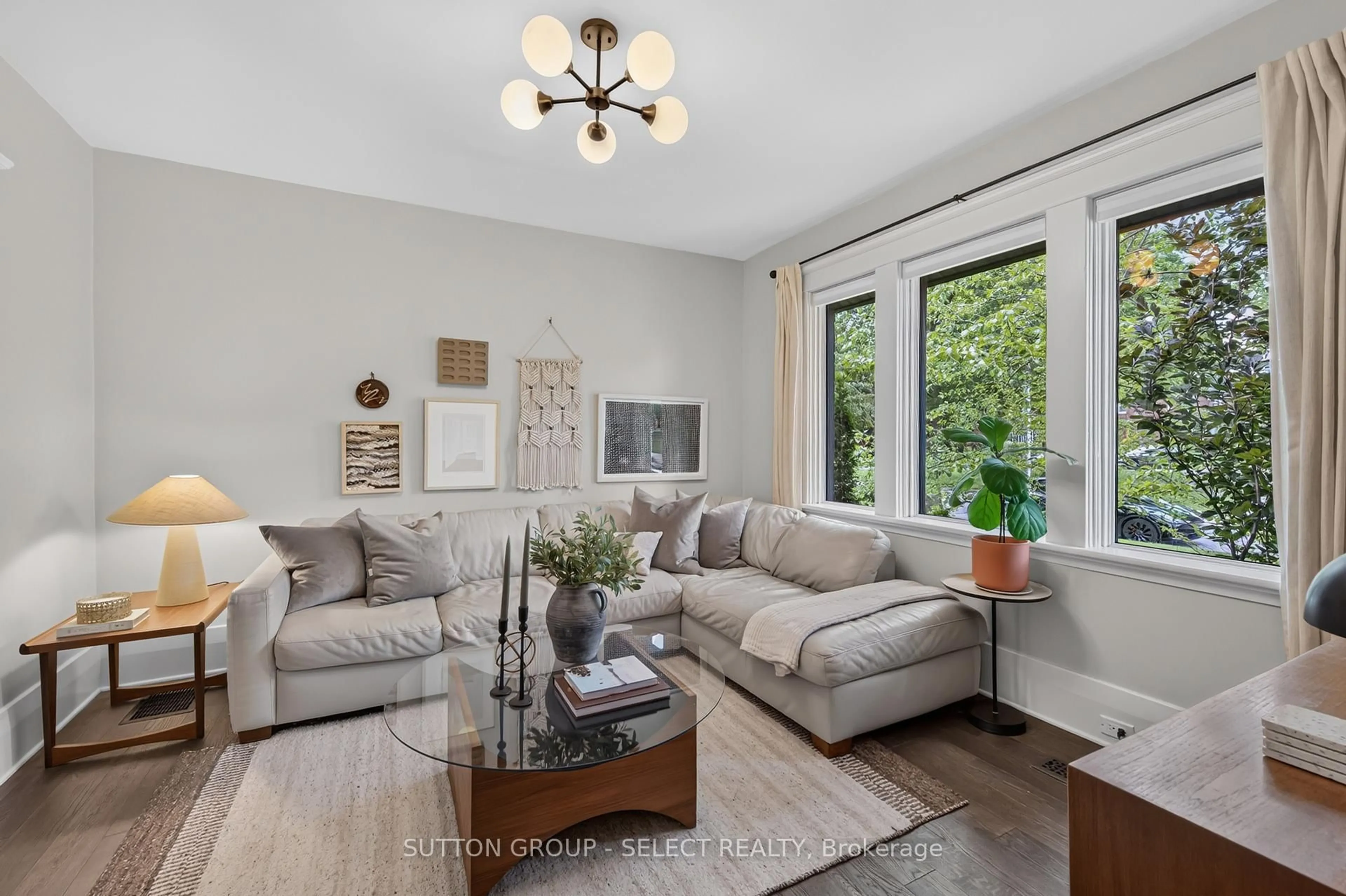 Living room with furniture, unknown for 21 Foxbar Rd, London South Ontario N6C 2A6
