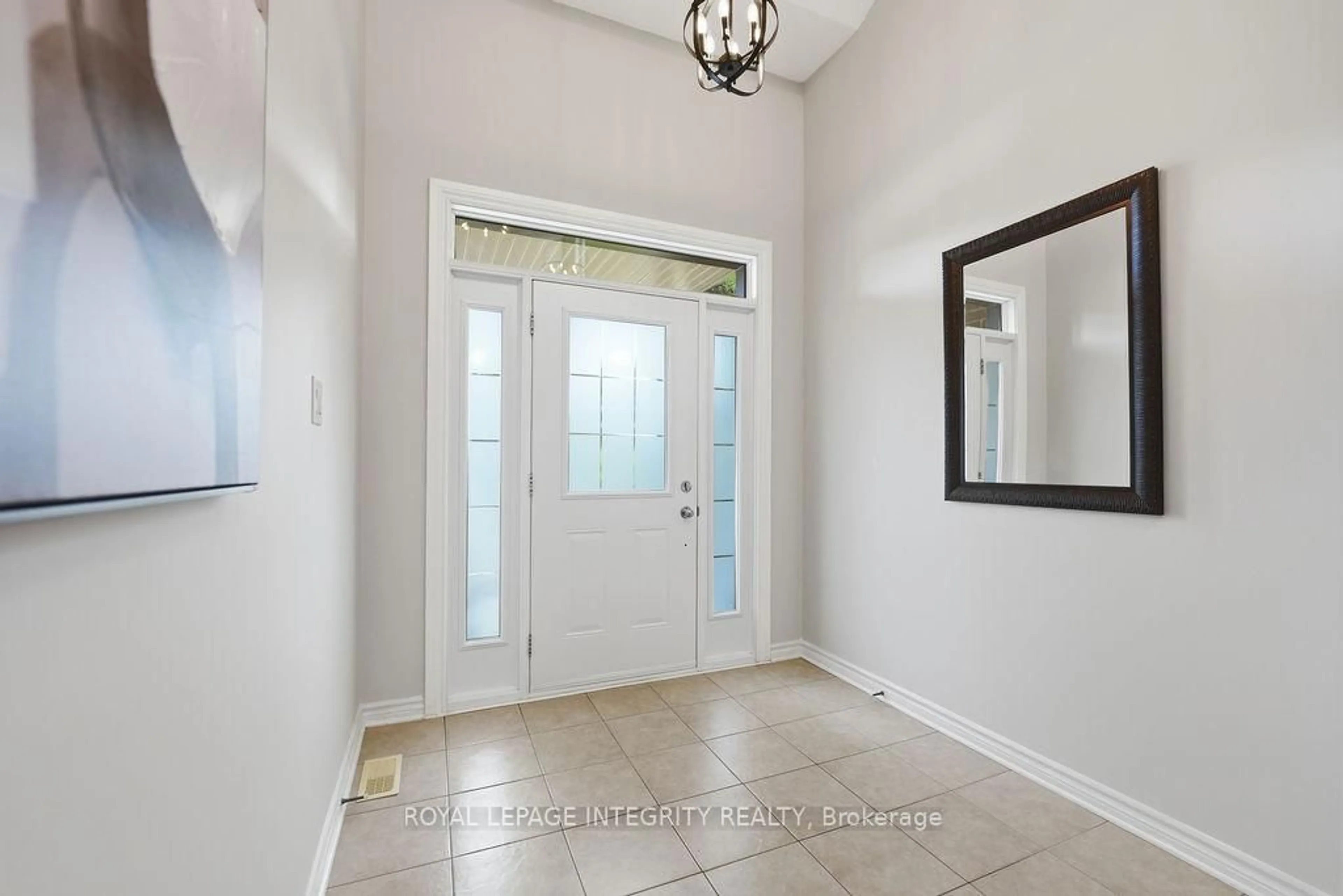 Indoor entryway for 767 Fletcher Circ, Ottawa Ontario K2T 0A8