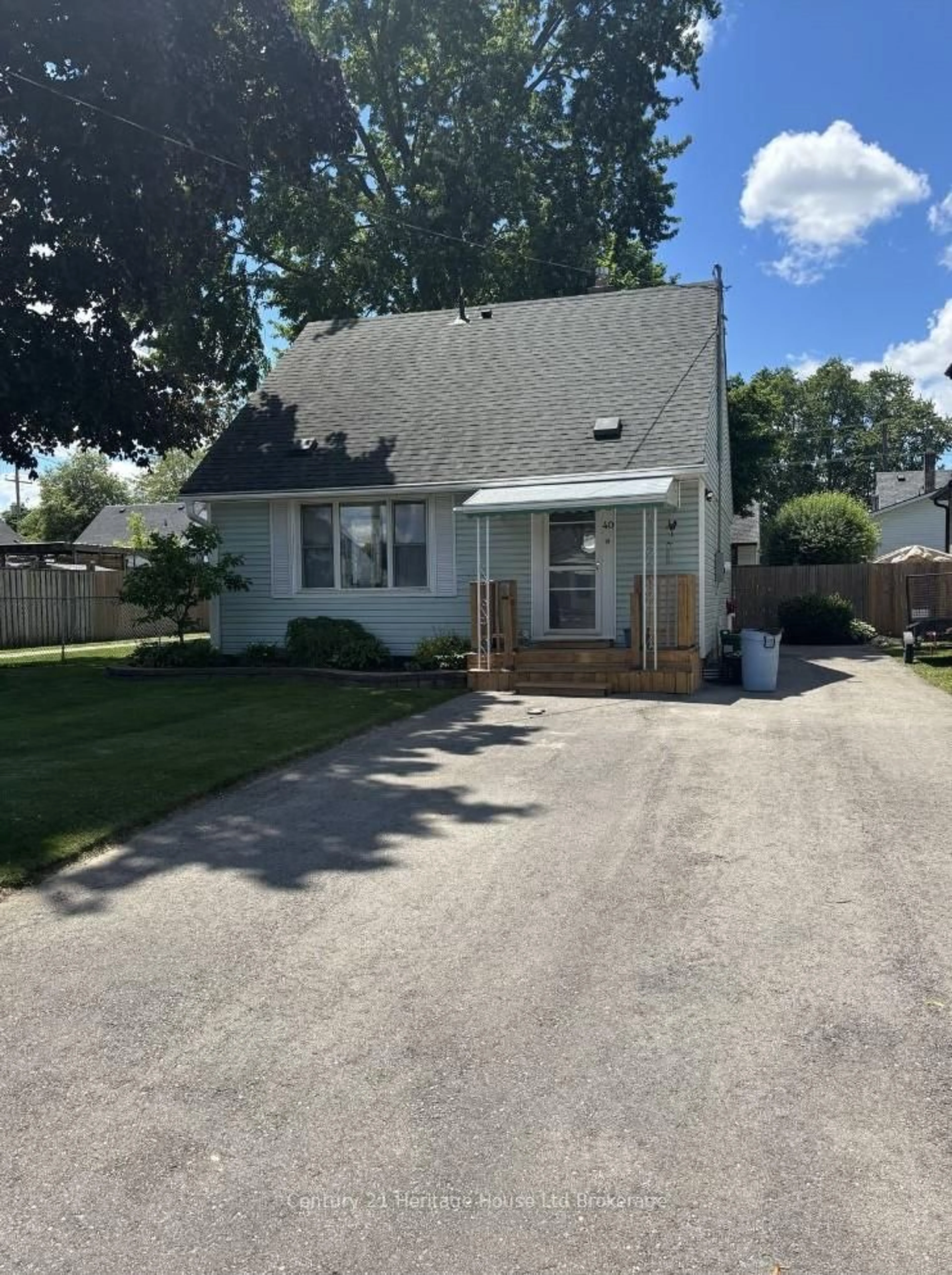Unknown for 40 Kensington St, Woodstock Ontario N4S 5L4