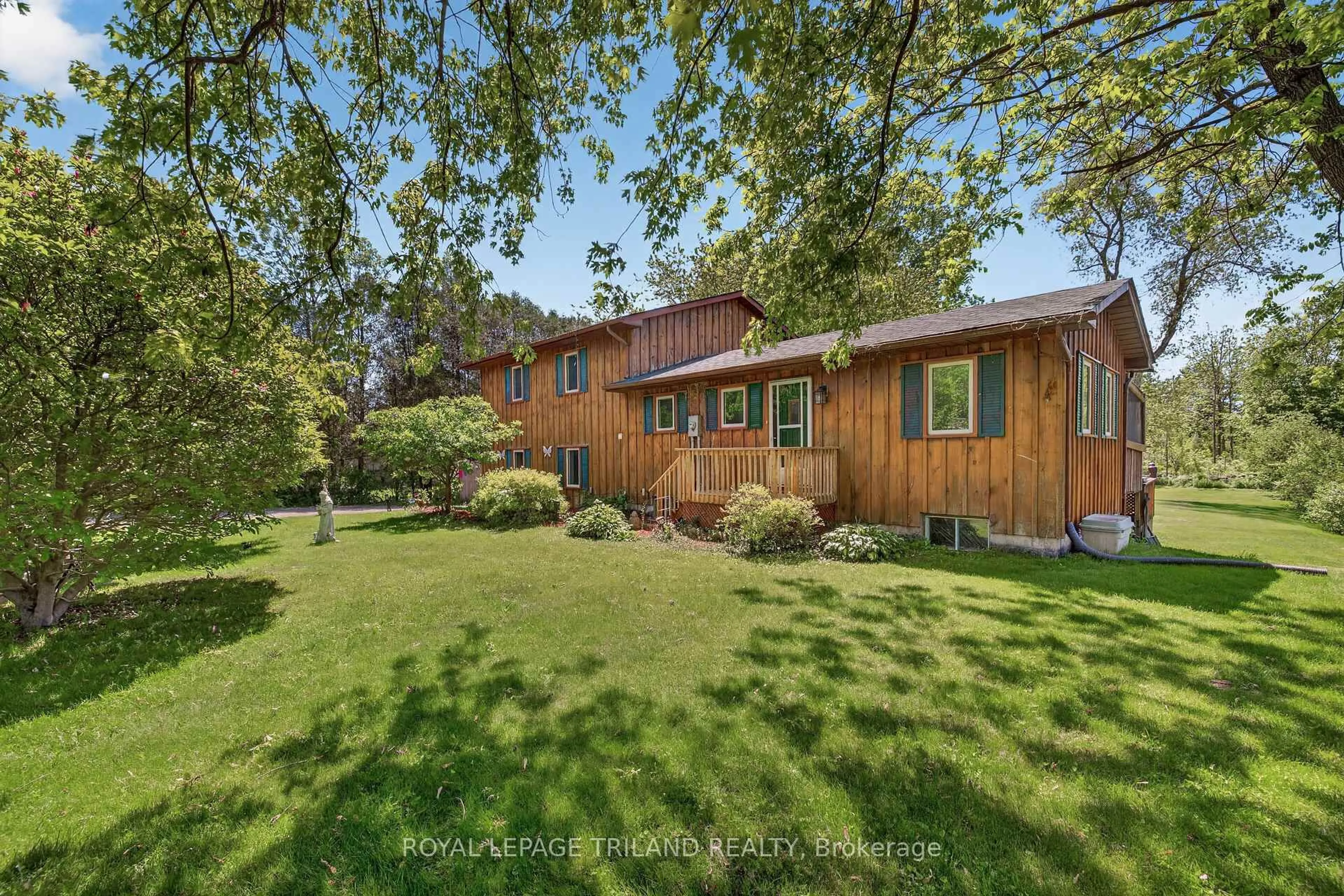 A pic from outside/outdoor area/front of a property/back of a property/a pic from drone, unknown for 49319 Nova Scotia Line, Malahide Ontario N5H 2R2