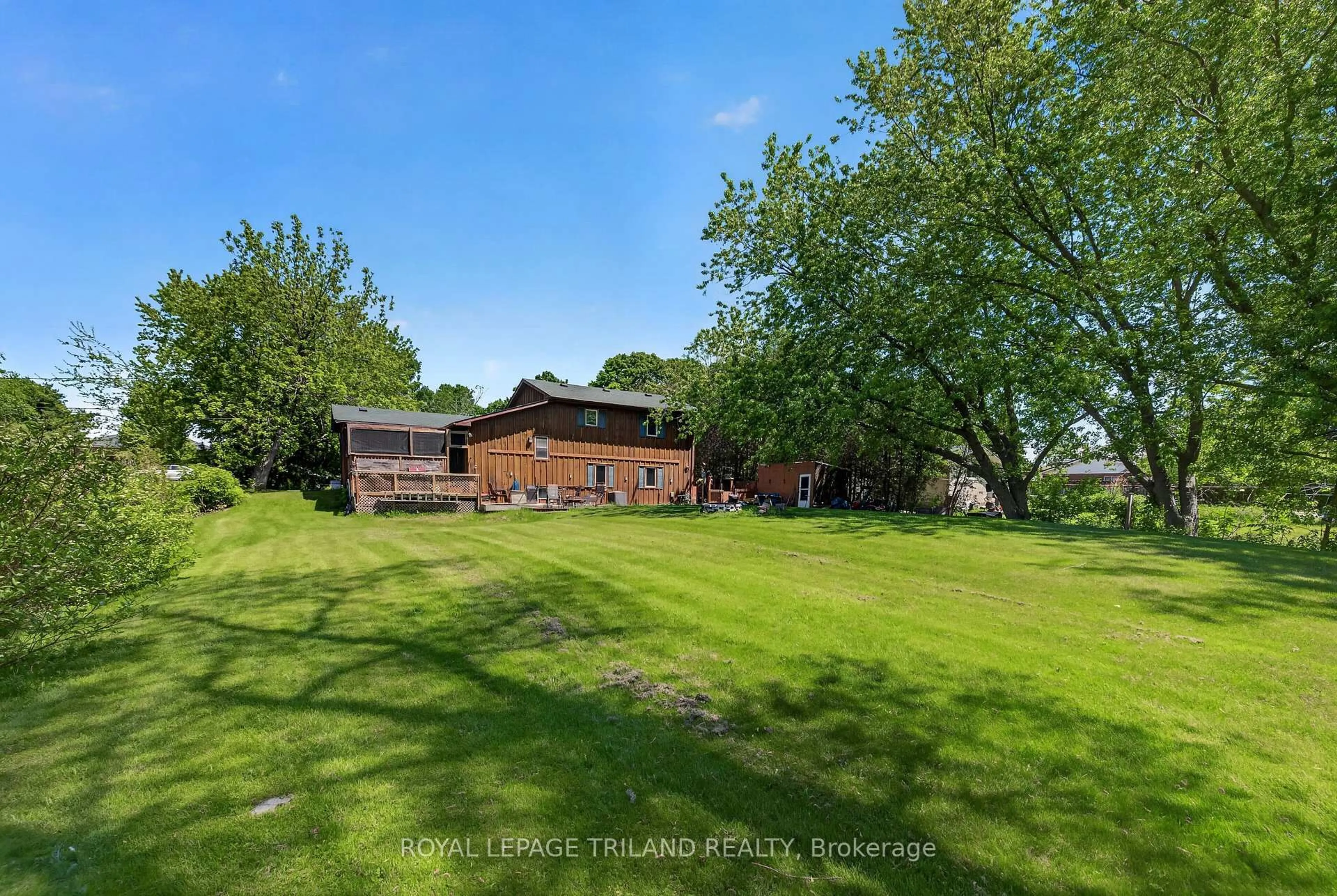 A pic from outside/outdoor area/front of a property/back of a property/a pic from drone, unknown for 49319 Nova Scotia Line, Malahide Ontario N5H 2R2