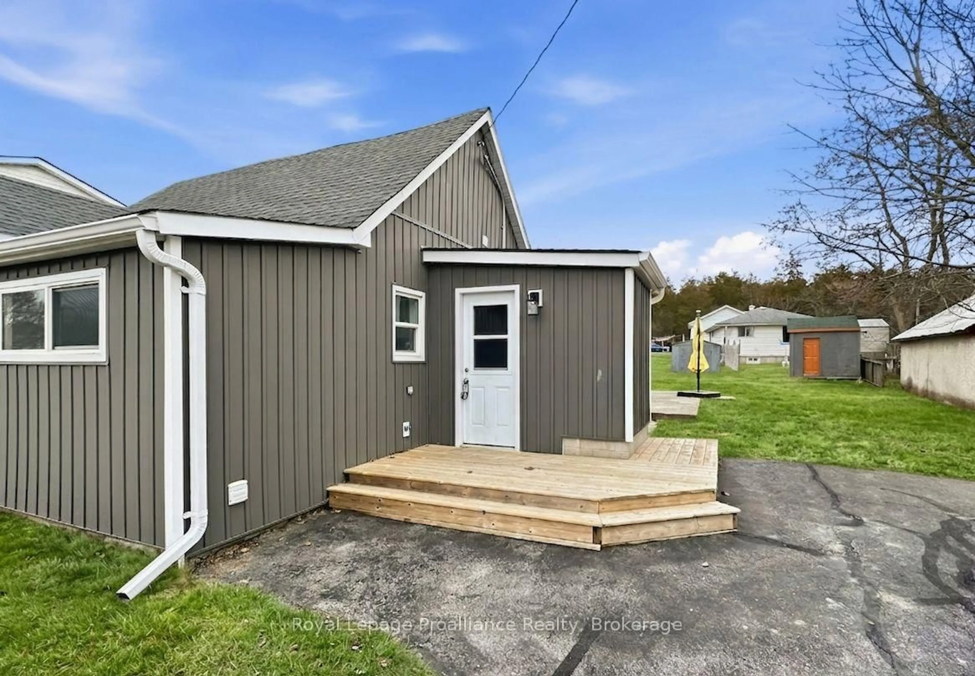 Shed for 91 Lywood St, Belleville Ontario K8N 0N6
