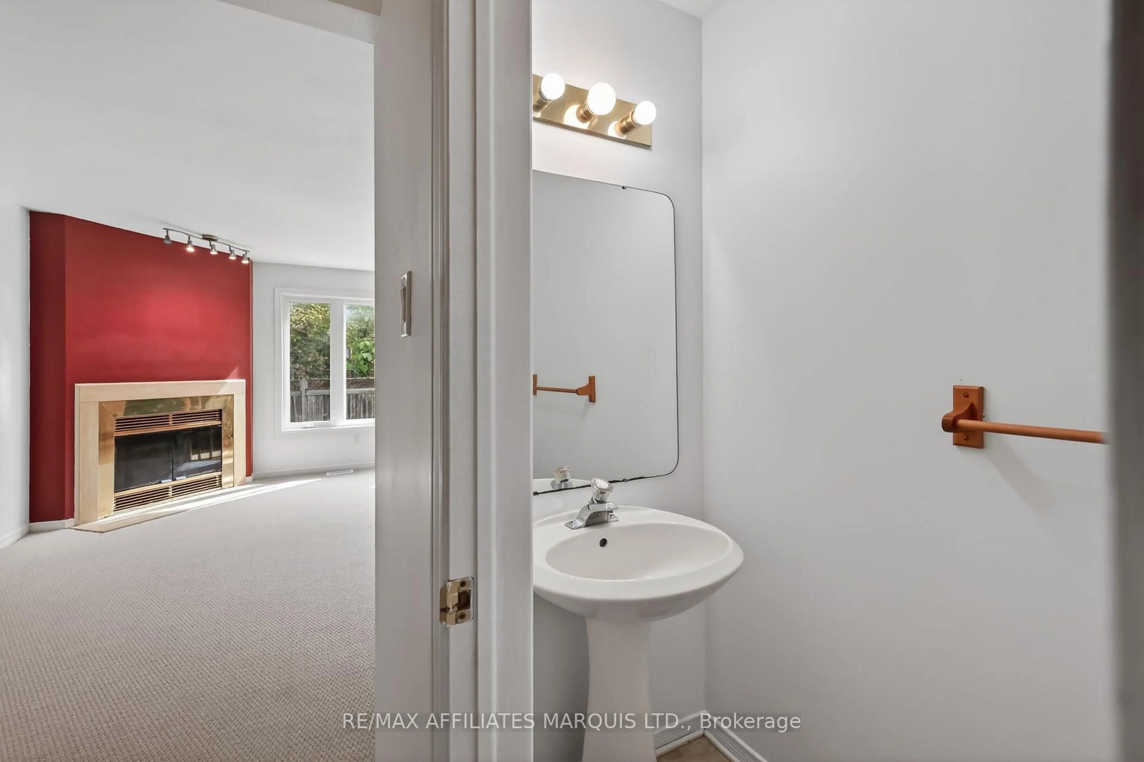 Standard bathroom, ceramic/tile floor for 58 Robarts Cres, Ottawa Ontario K2L 4A5