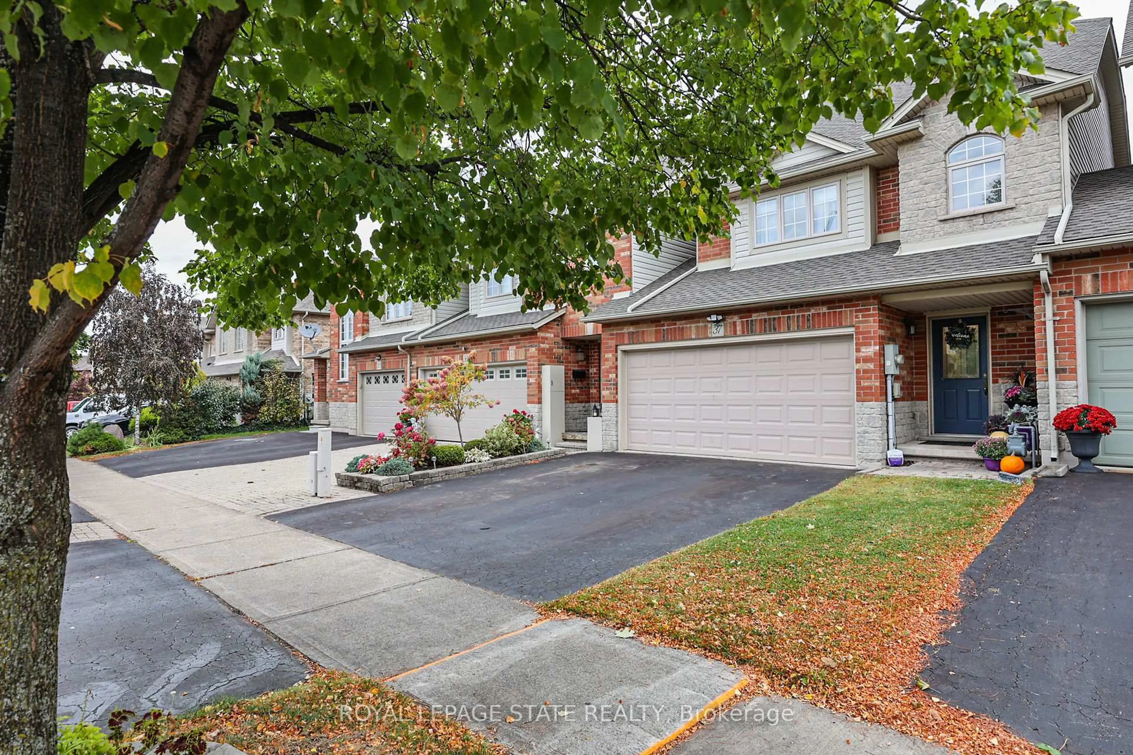 Home with brick exterior material, street for 37 Beech St, Grimsby Ontario L3M 5L9