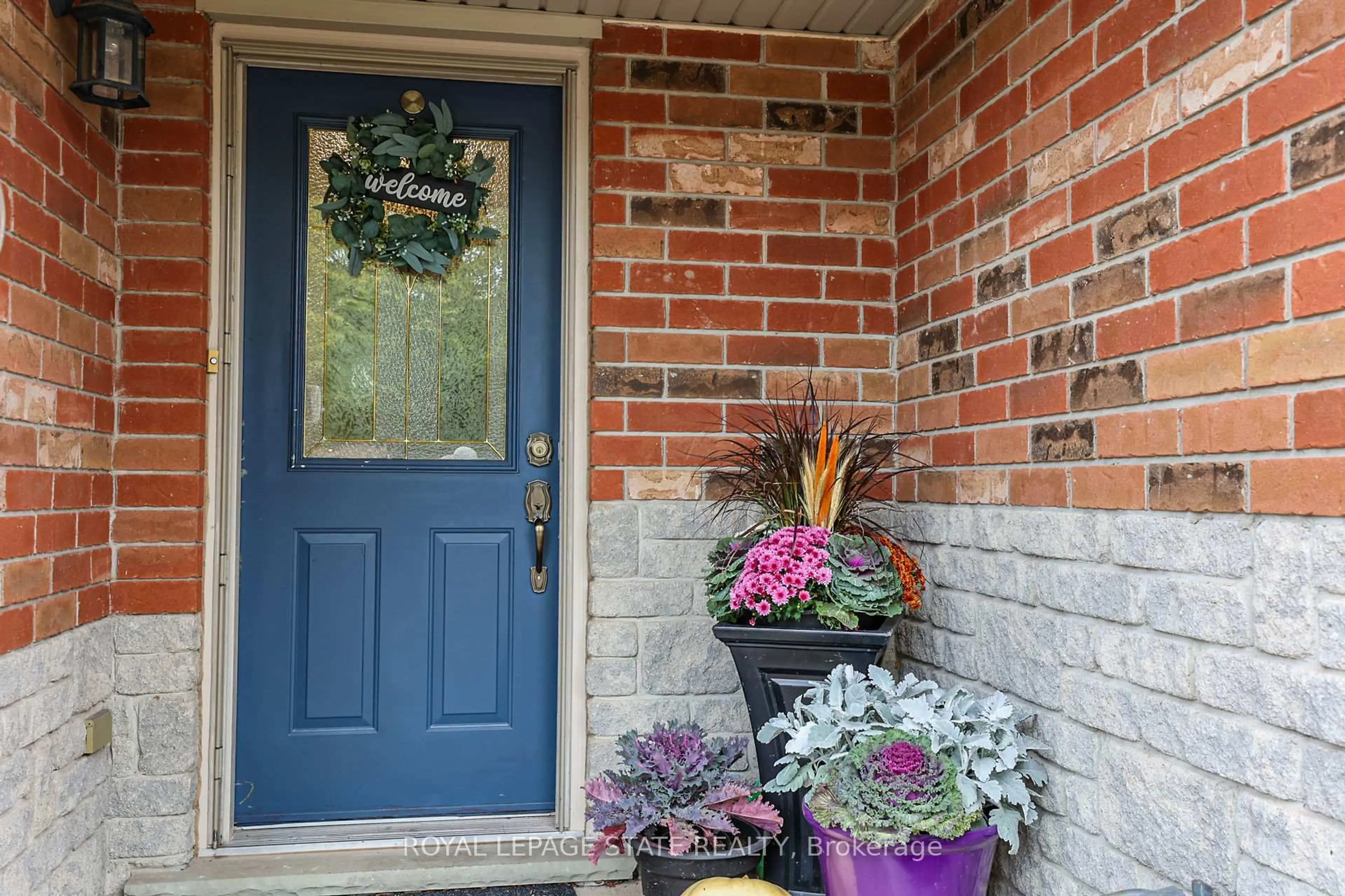 Indoor entryway for 37 Beech St, Grimsby Ontario L3M 5L9