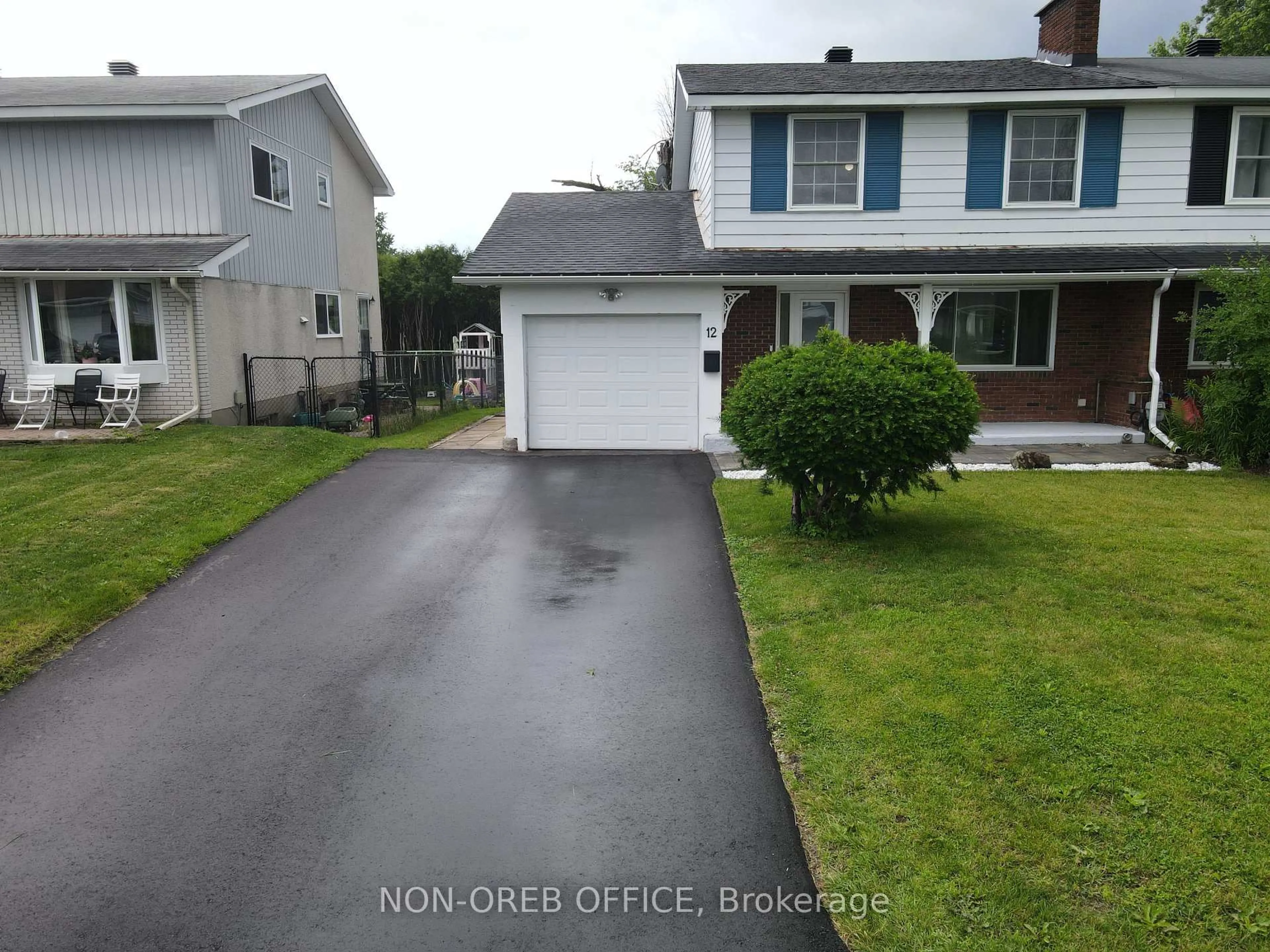 A pic from outside/outdoor area/front of a property/back of a property/a pic from drone, street for 12 DOWNSVIEW Cres, Ottawa Ontario K2G 0A5