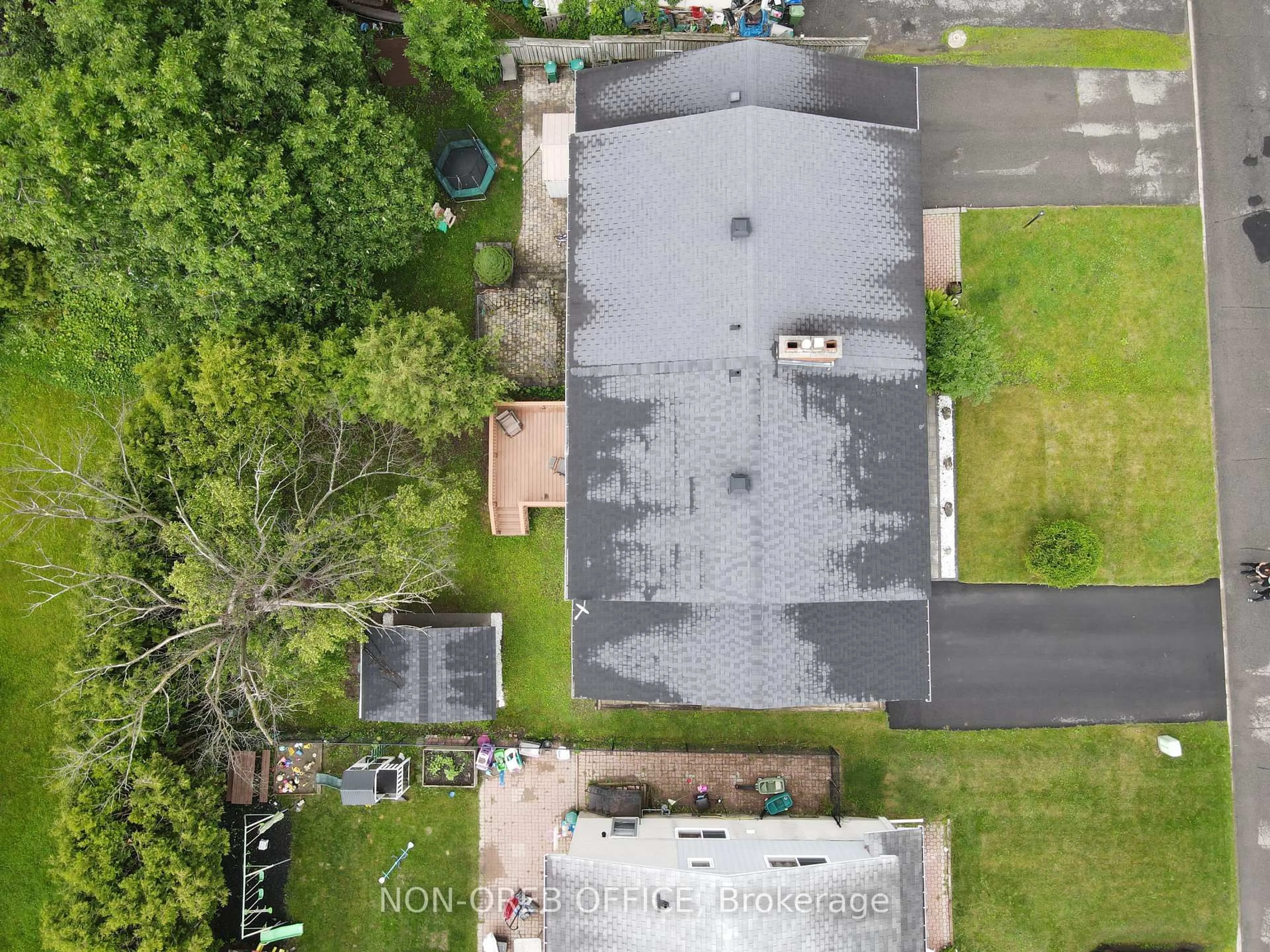 A pic from outside/outdoor area/front of a property/back of a property/a pic from drone, street for 12 DOWNSVIEW Cres, Ottawa Ontario K2G 0A5