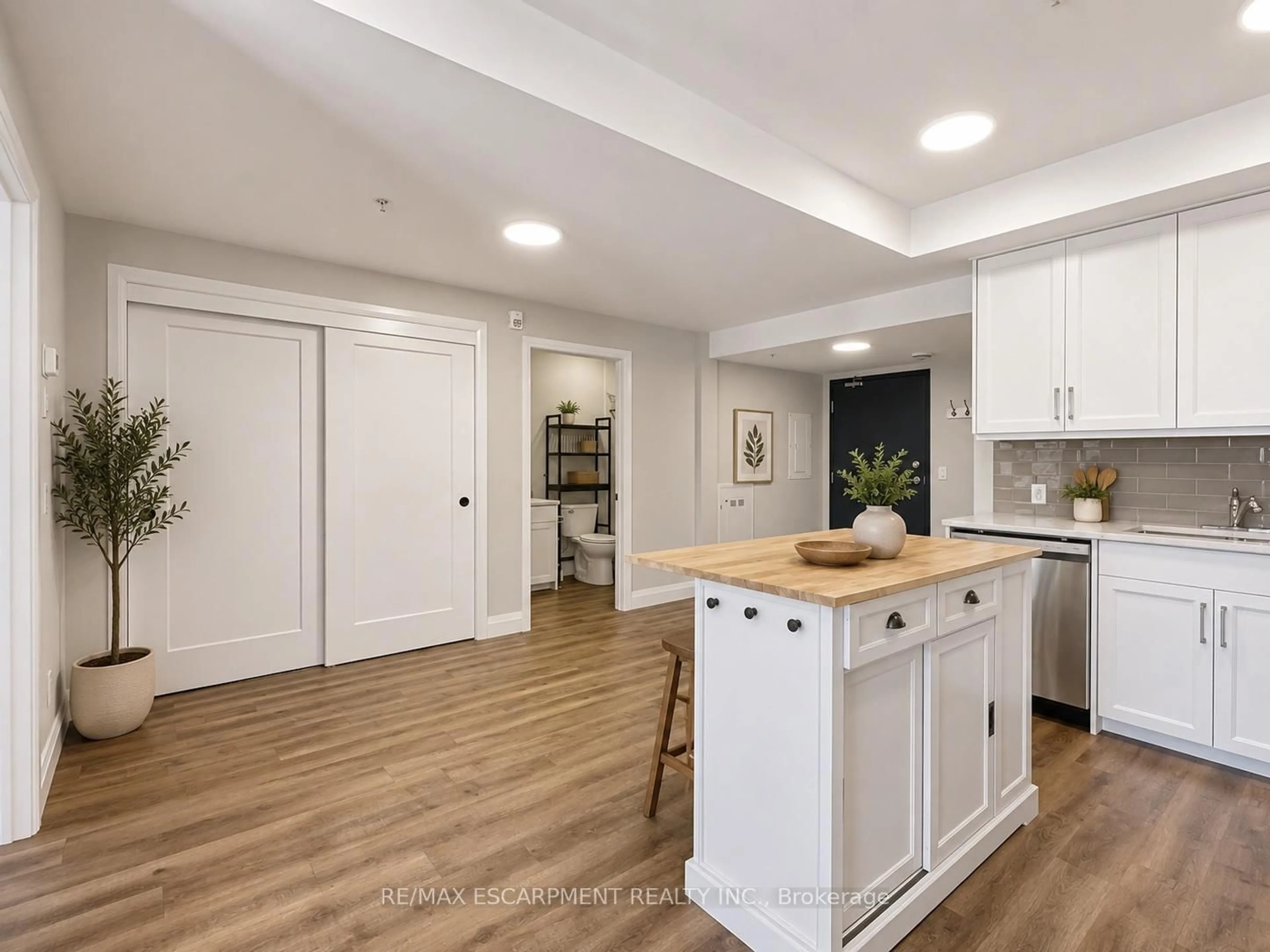 Open concept kitchen, unknown for 64 MAIN St #310, Haldimand Ontario N0A 1H0