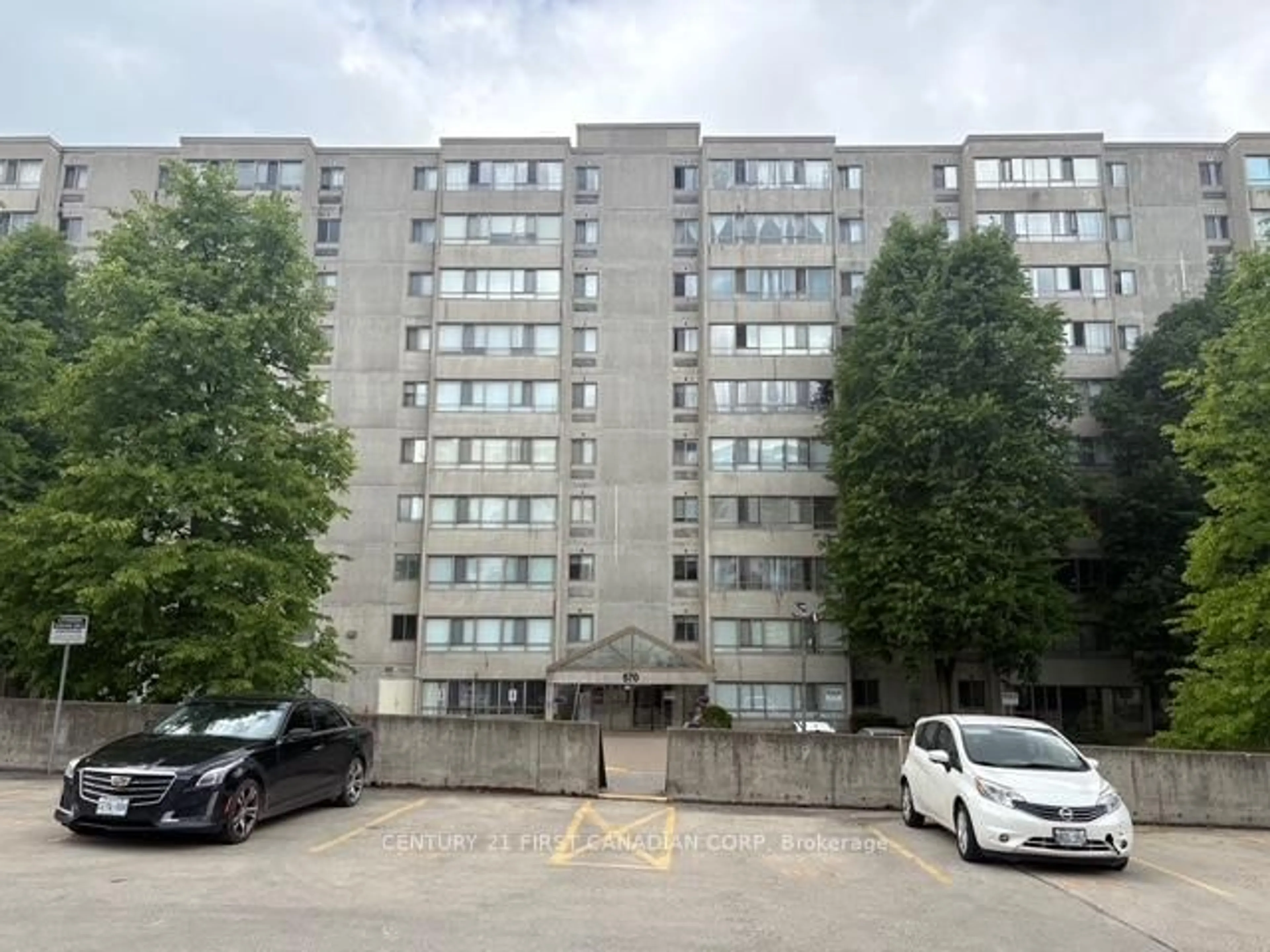 A pic from outside/outdoor area/front of a property/back of a property/a pic from drone, building for 570 Proudfoot Lane #103, London North Ontario N6H 4Z1