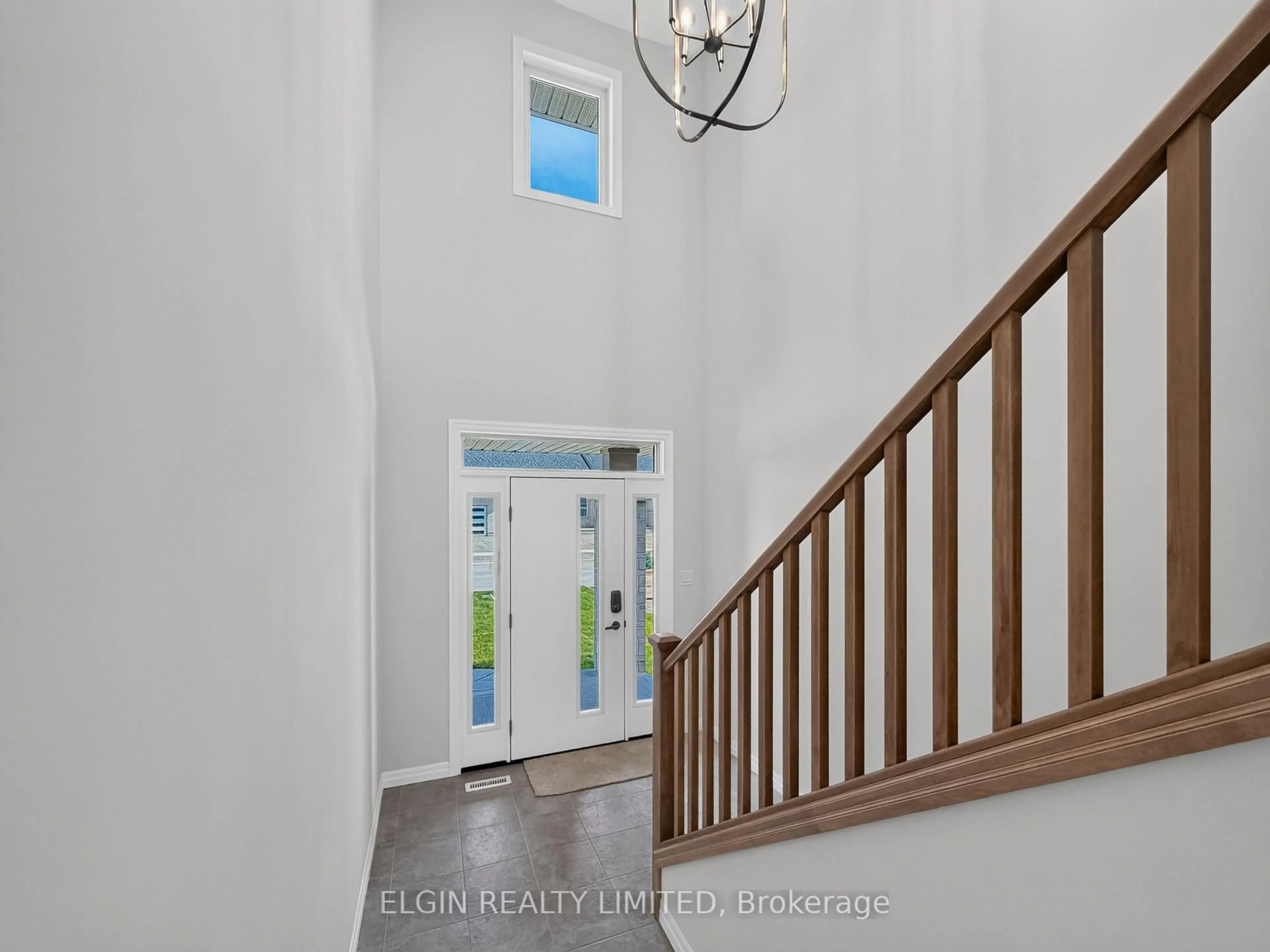 Indoor entryway for 3 Finch St, Tillsonburg Ontario N4G 0L9