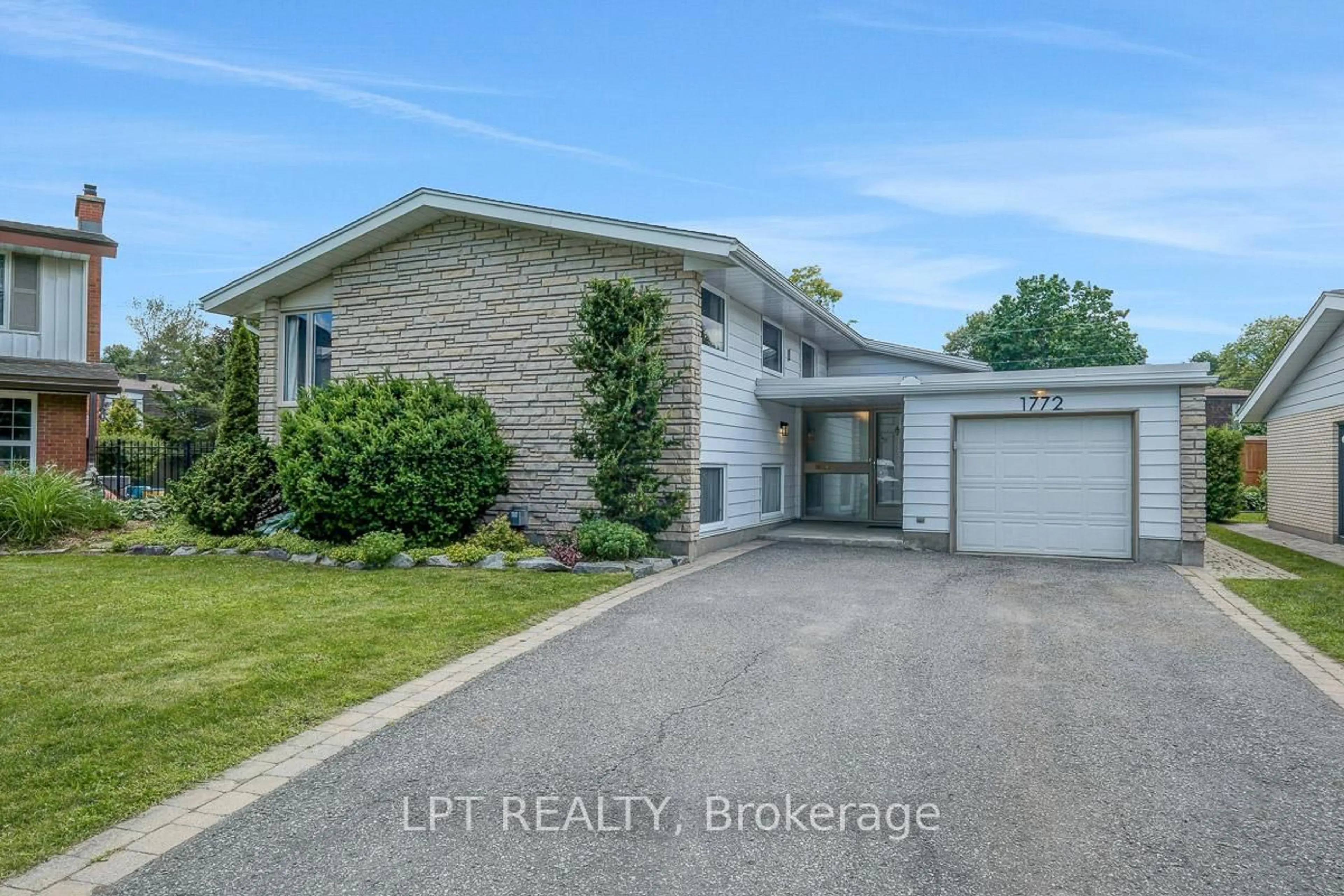 A pic from outside/outdoor area/front of a property/back of a property/a pic from drone, street for 1772 Dunkirk Cres, Ottawa Ontario K1H 5T4