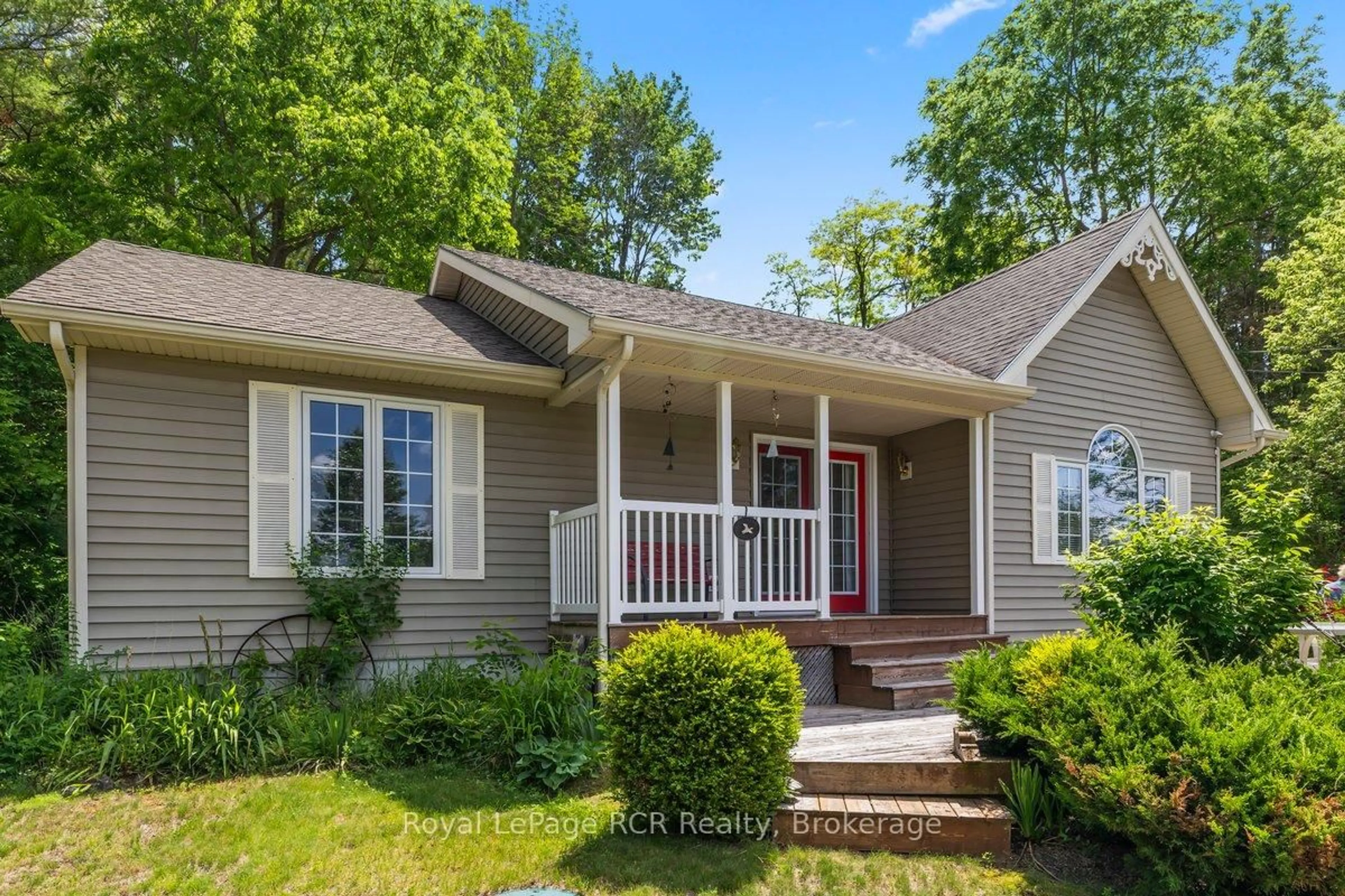 Home with vinyl exterior material, street for 137 Lake Rosalind 1 Rd, Brockton Ontario N4N 3B9