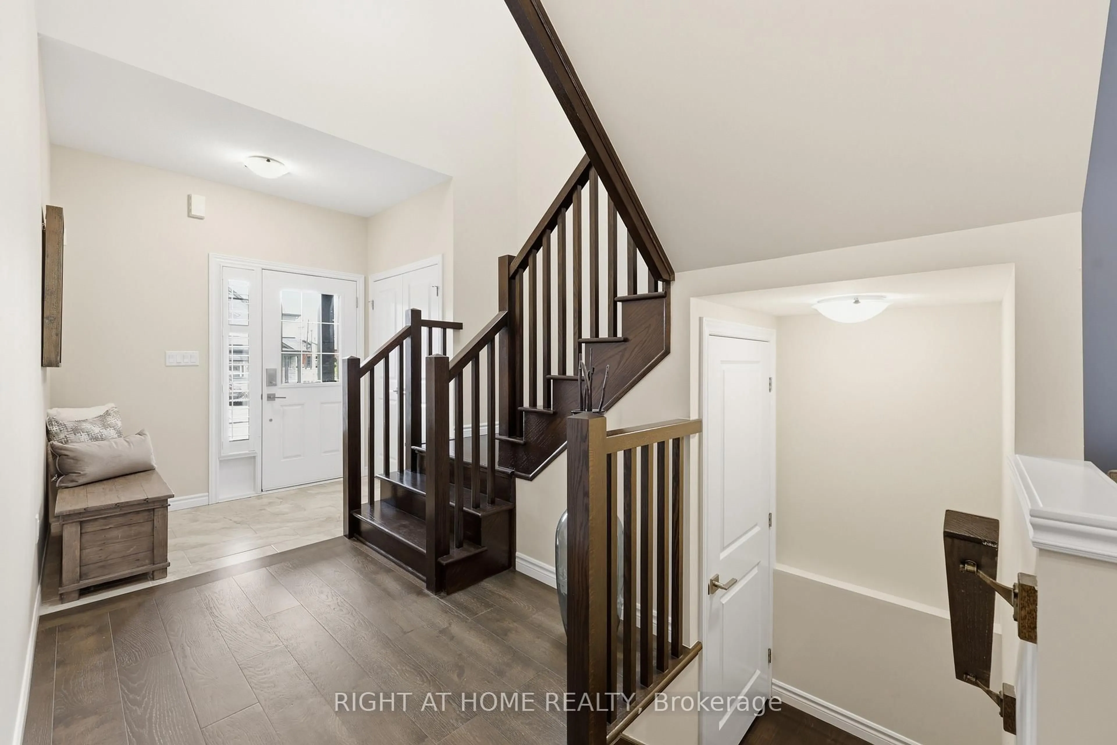 Unknown for 33 Vic Chambers Pl, Brant Ontario N3L 0E6