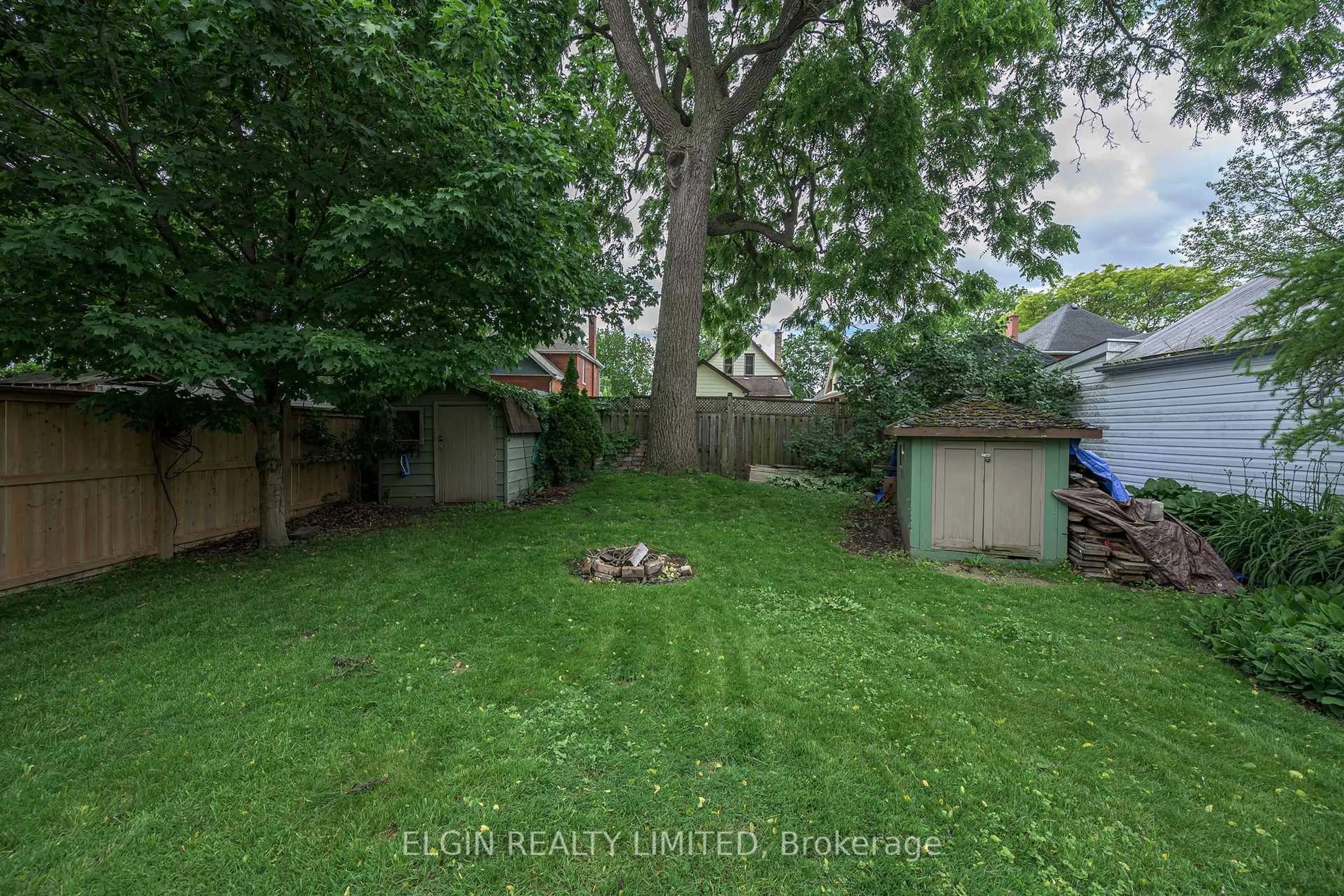 Patio, unknown for 25 Locust St, St. Thomas Ontario N5R 2C2