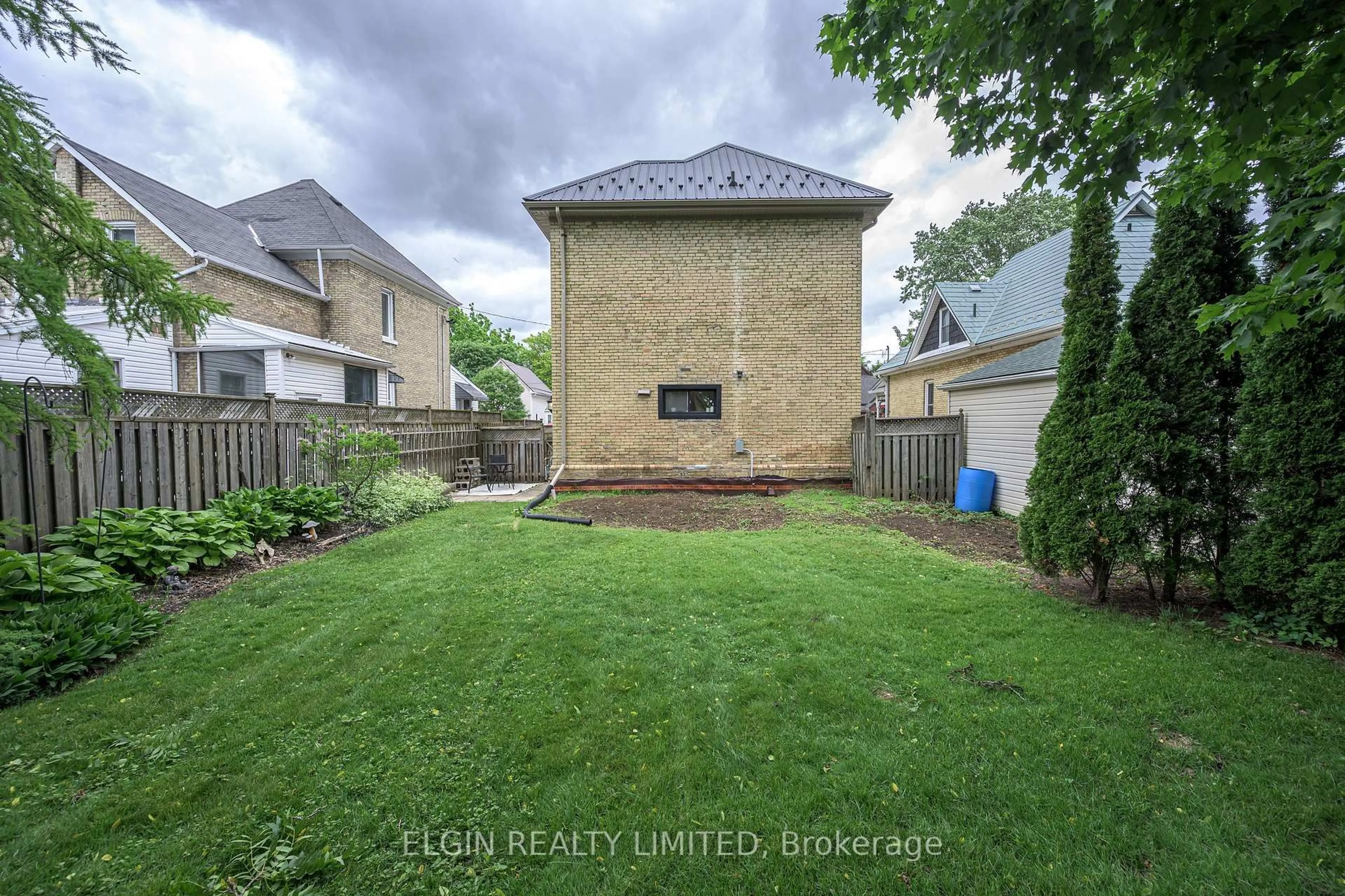 Unknown for 25 Locust St, St. Thomas Ontario N5R 2C2