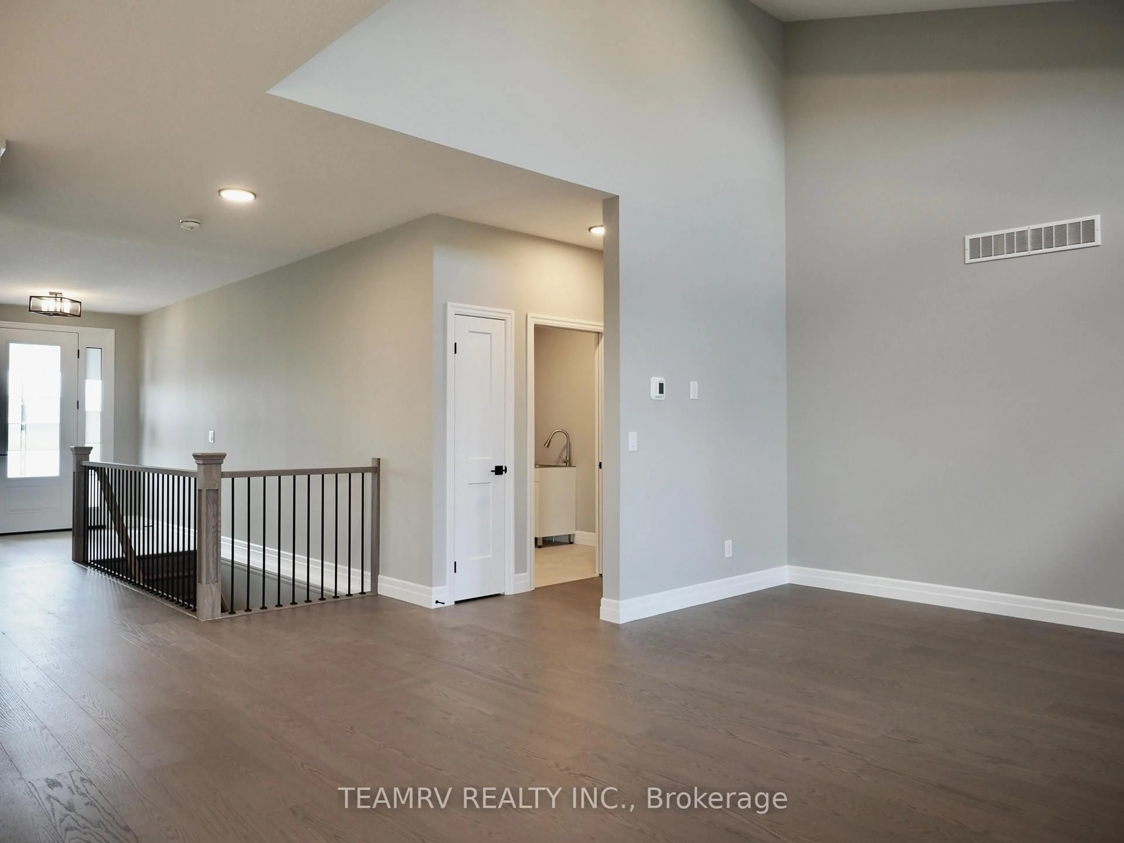 Indoor entryway for 17 DARROW Dr, Tillsonburg Ontario N4G 1C4