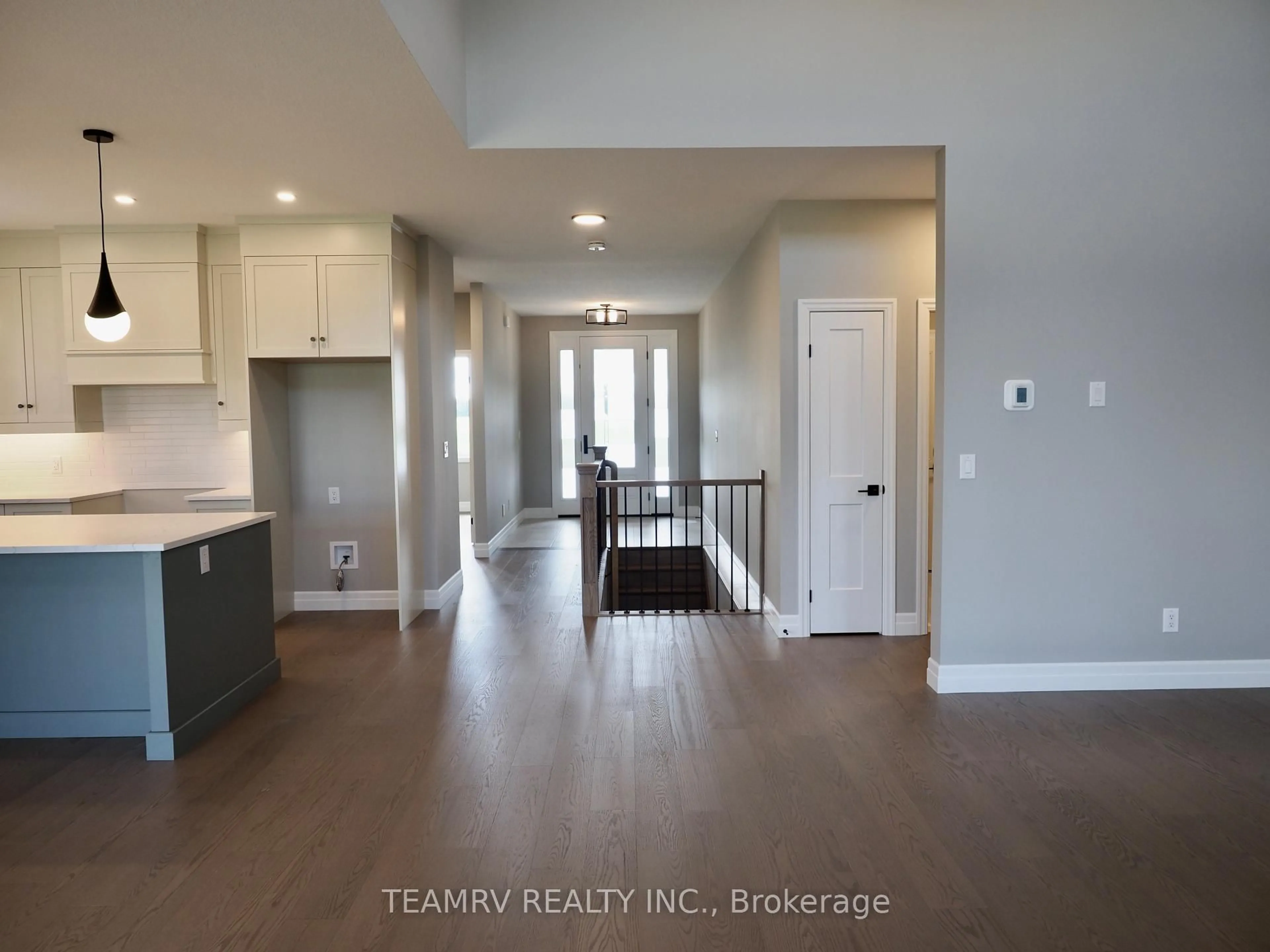 Indoor entryway for 17 DARROW Dr, Tillsonburg Ontario N4G 1C4