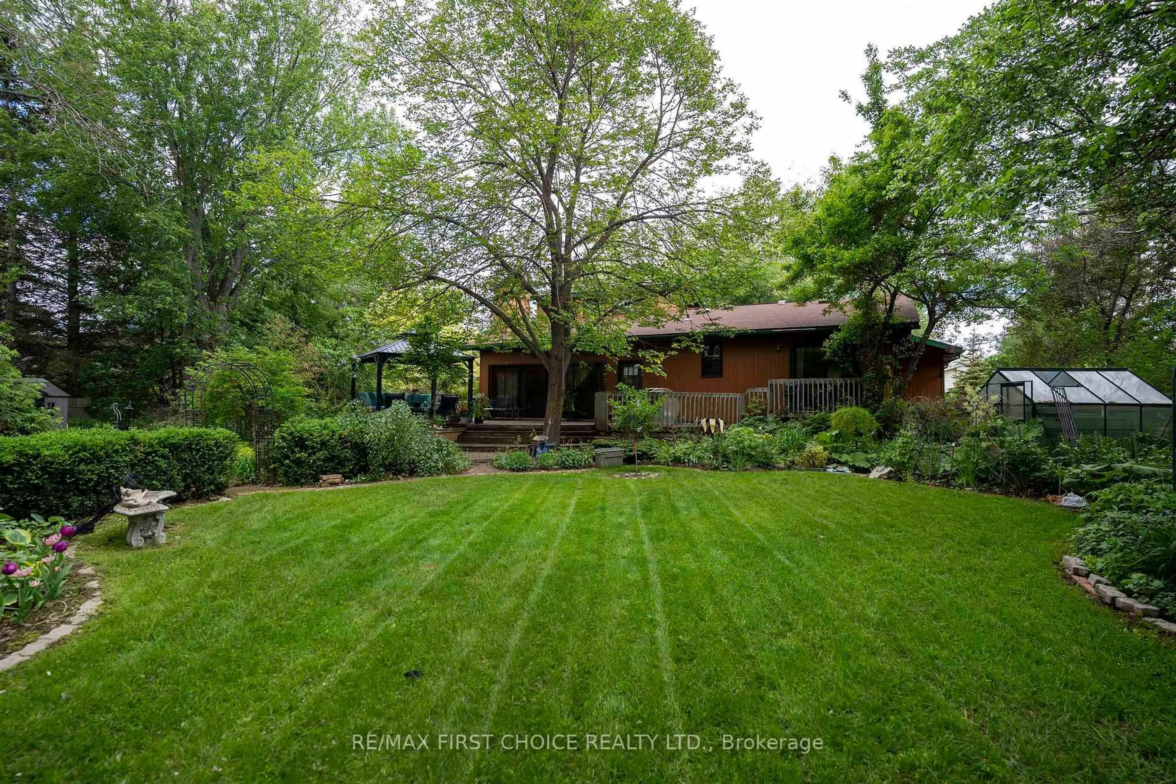 A pic from outside/outdoor area/front of a property/back of a property/a pic from drone, street for 2100 Whitegates Dr, Thunder Bay Ontario P7K 1G2
