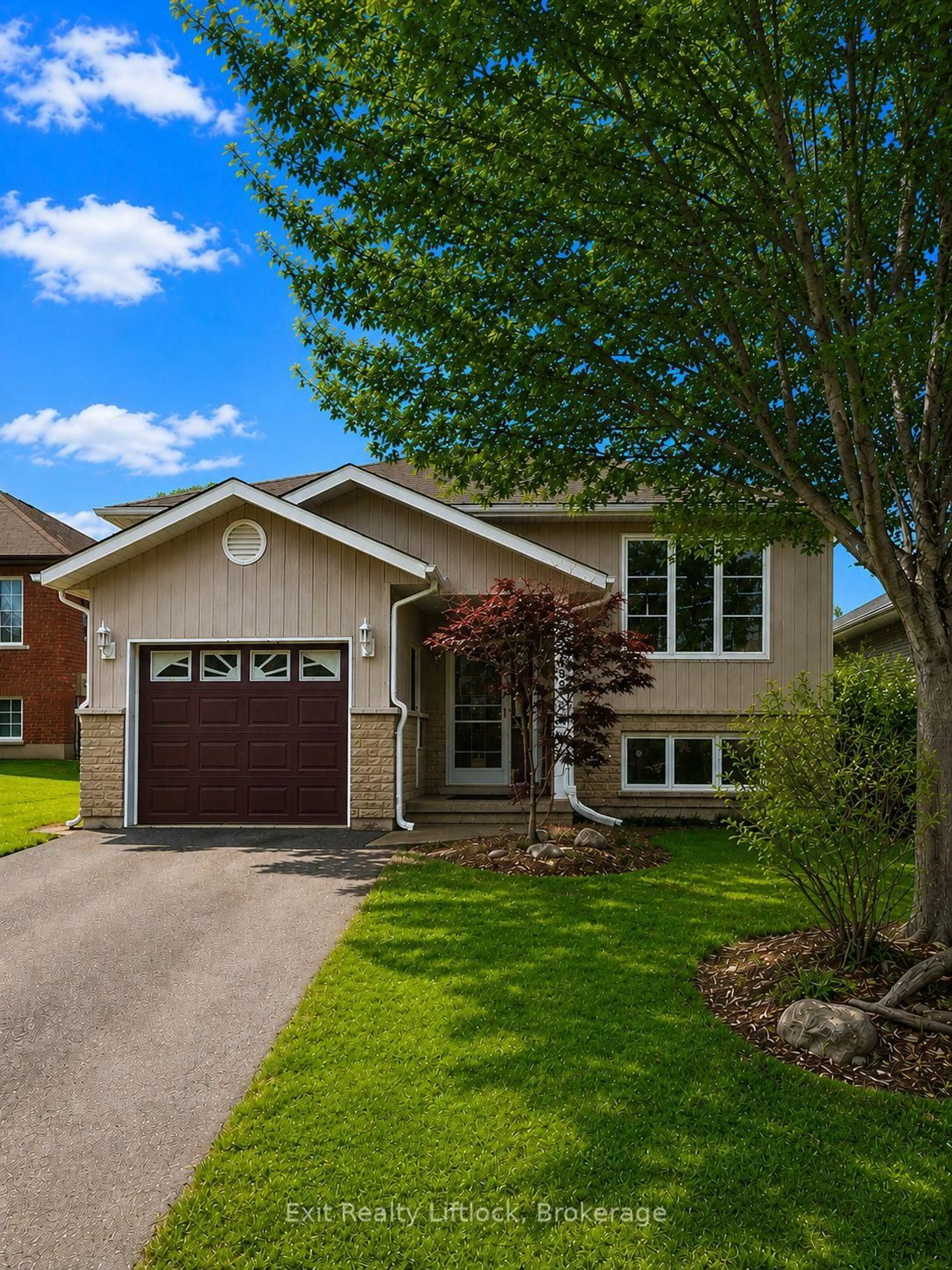 Home with vinyl exterior material, street for 633 Trailview Dr, Peterborough Ontario K9J 8P3