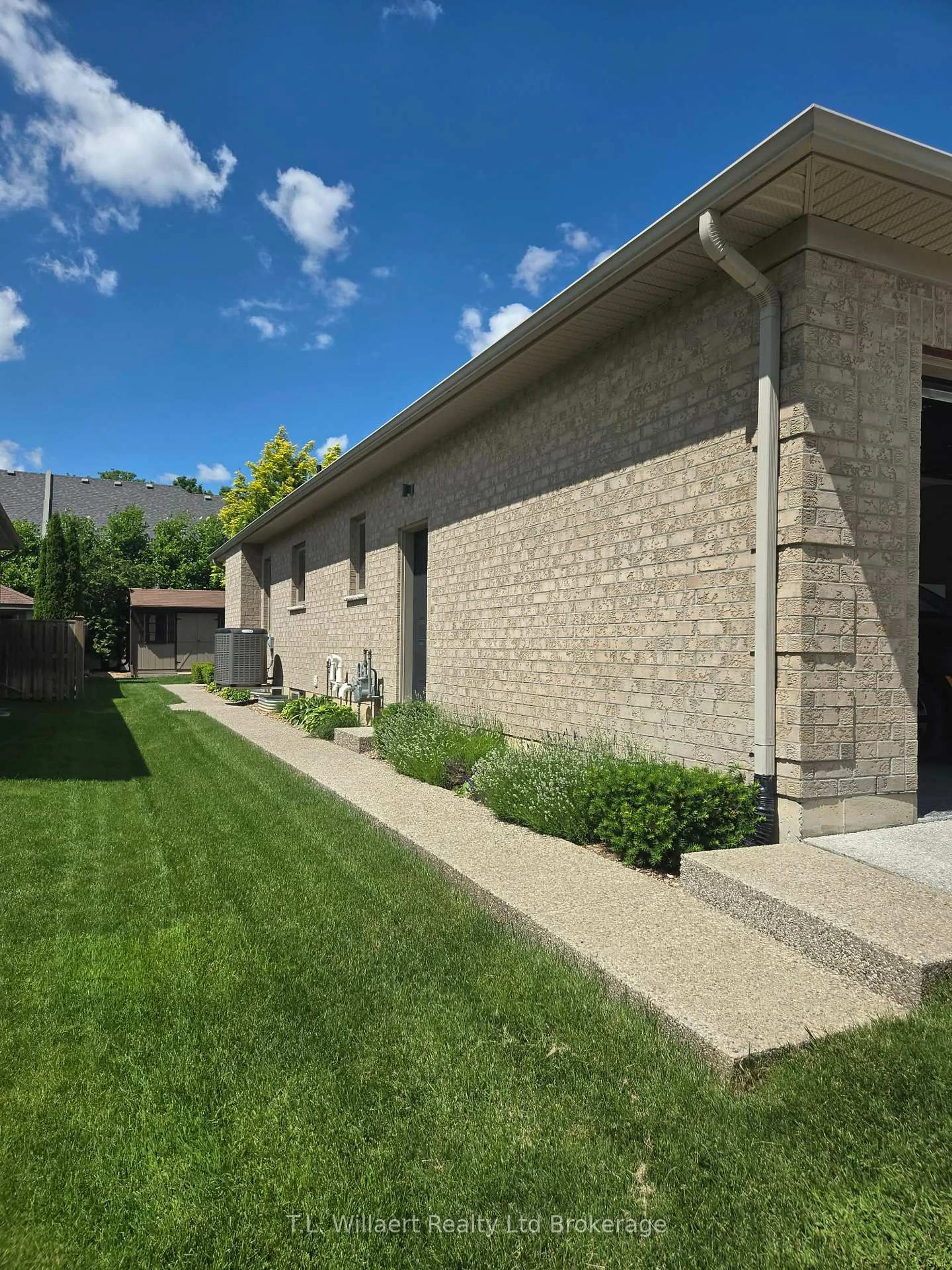 Home with brick exterior material, street for 50 Wood Haven Dr, Tillsonburg Ontario N4G 0A5