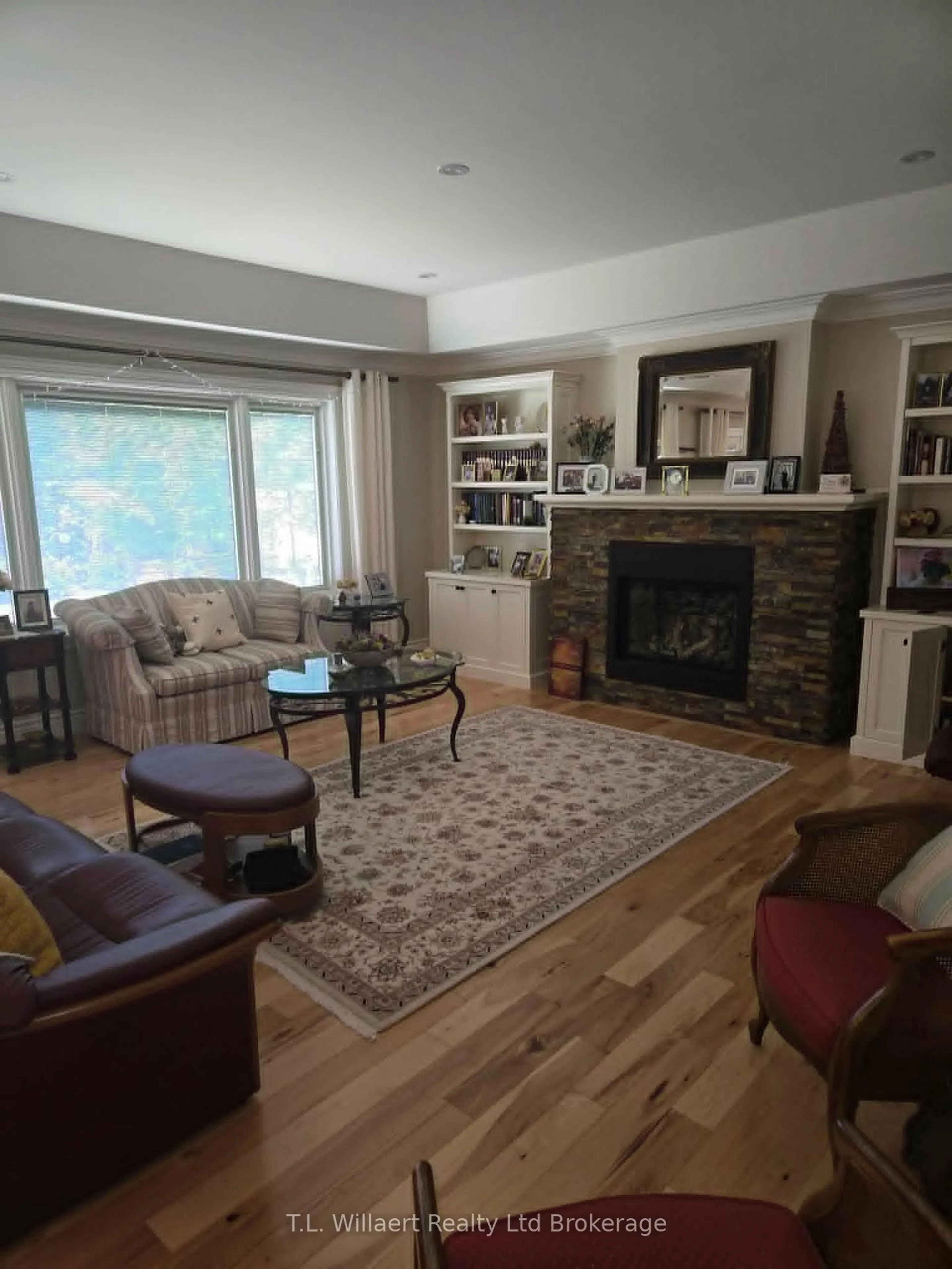 Living room with furniture, wood/laminate floor for 50 Wood Haven Dr, Tillsonburg Ontario N4G 0A5