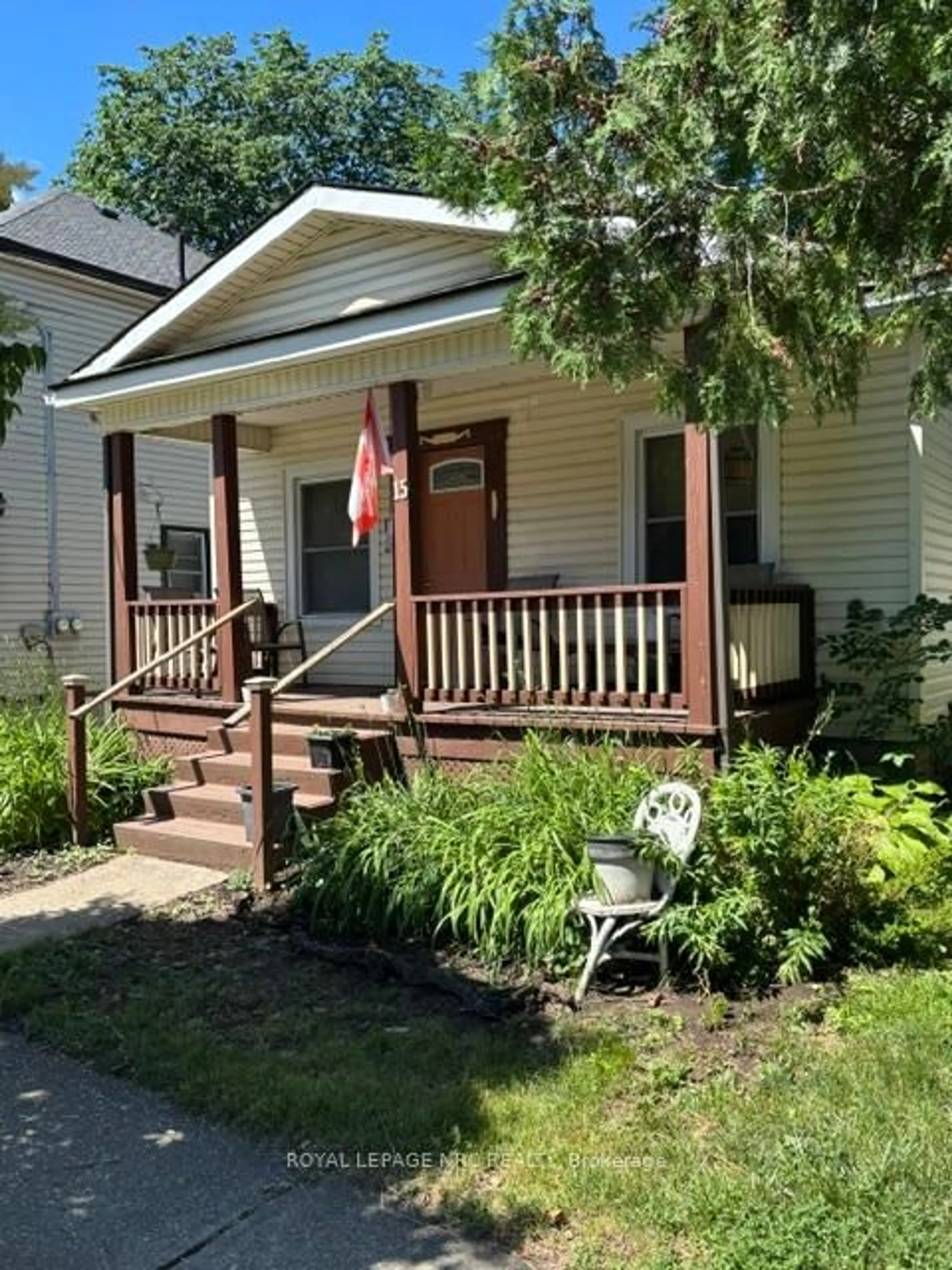 Home with vinyl exterior material, street for 15 Rodman St, St. Catharines Ontario L2R 5C9