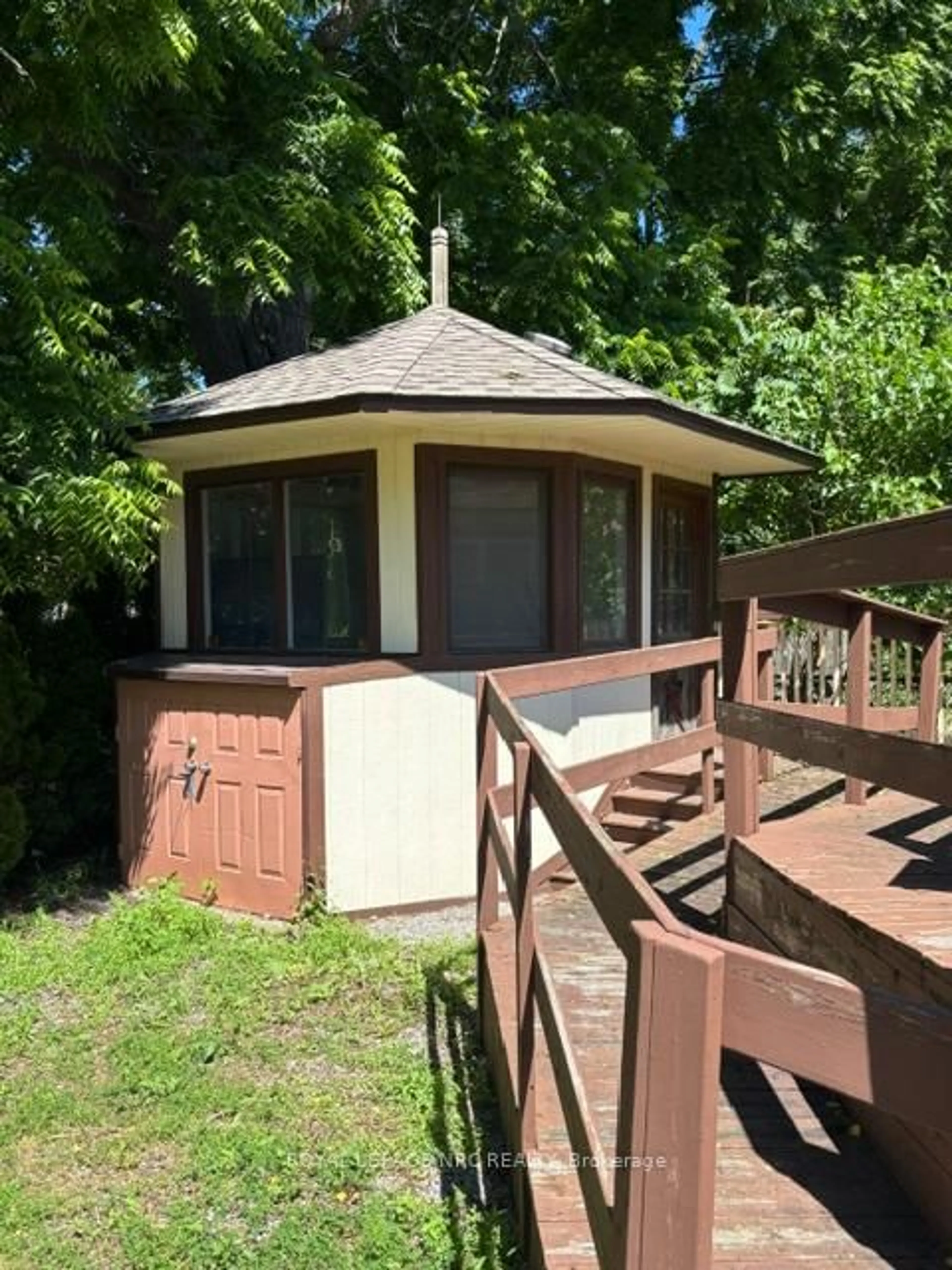 Unknown for 15 Rodman St, St. Catharines Ontario L2R 5C9