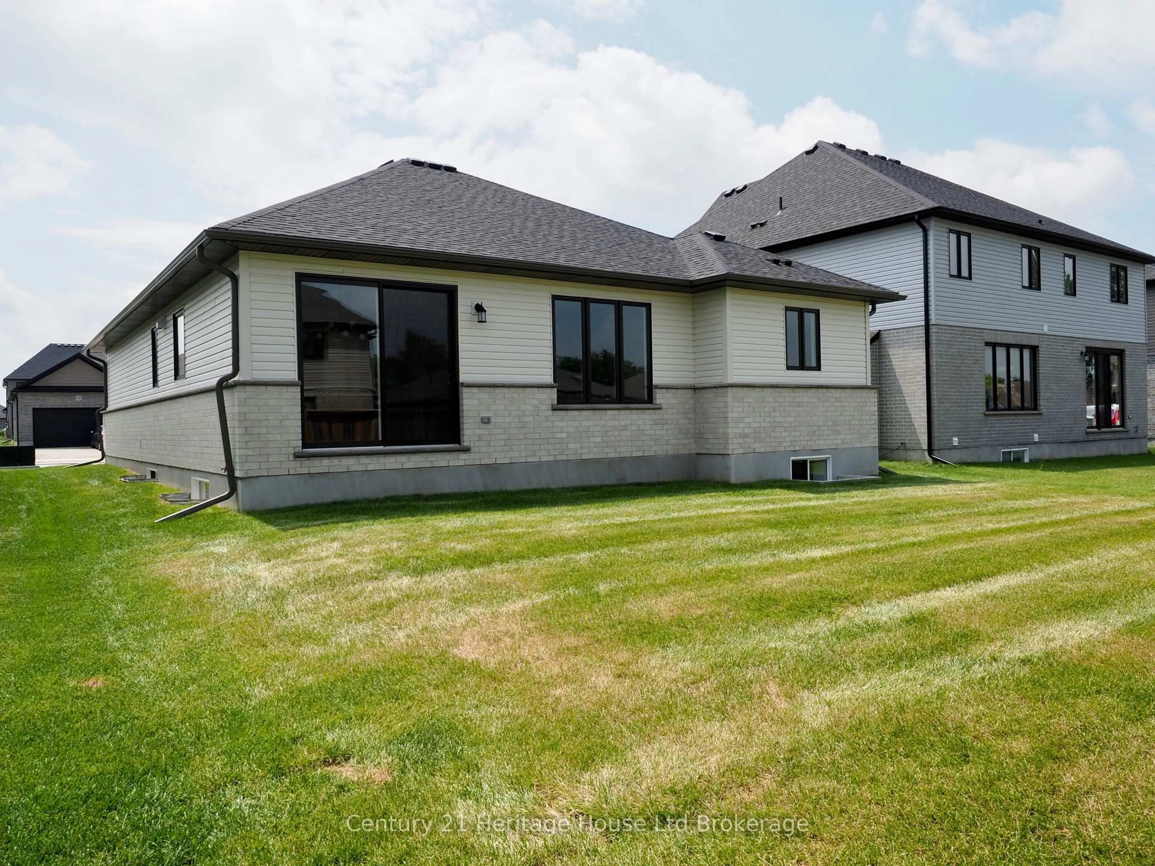 A pic from outside/outdoor area/front of a property/back of a property/a pic from drone, building for 28 Sycamore Dr, Tillsonburg Ontario N4G 5R9
