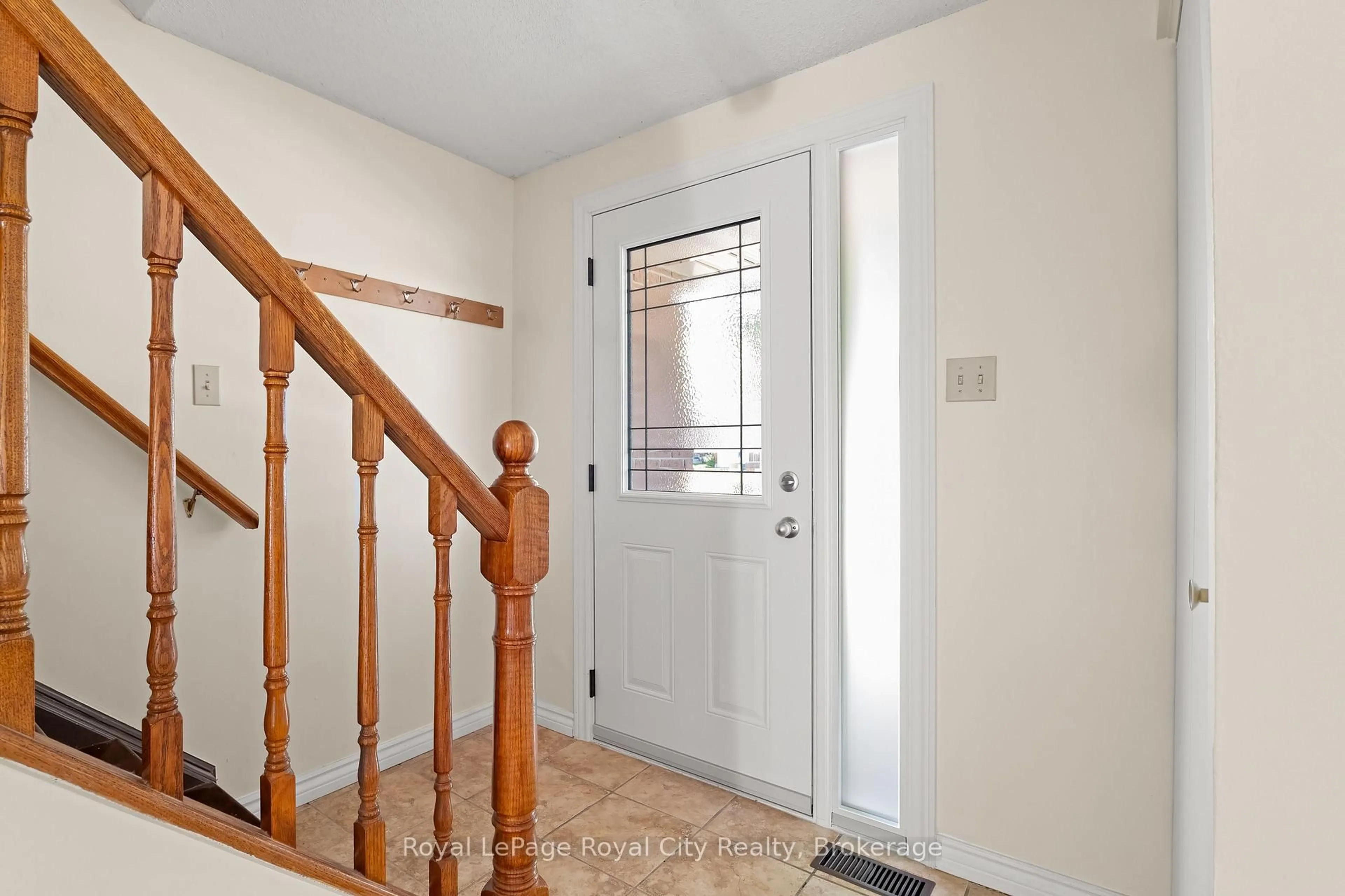 Indoor entryway for 121 Imperial Rd, Guelph Ontario N1H 7Z5