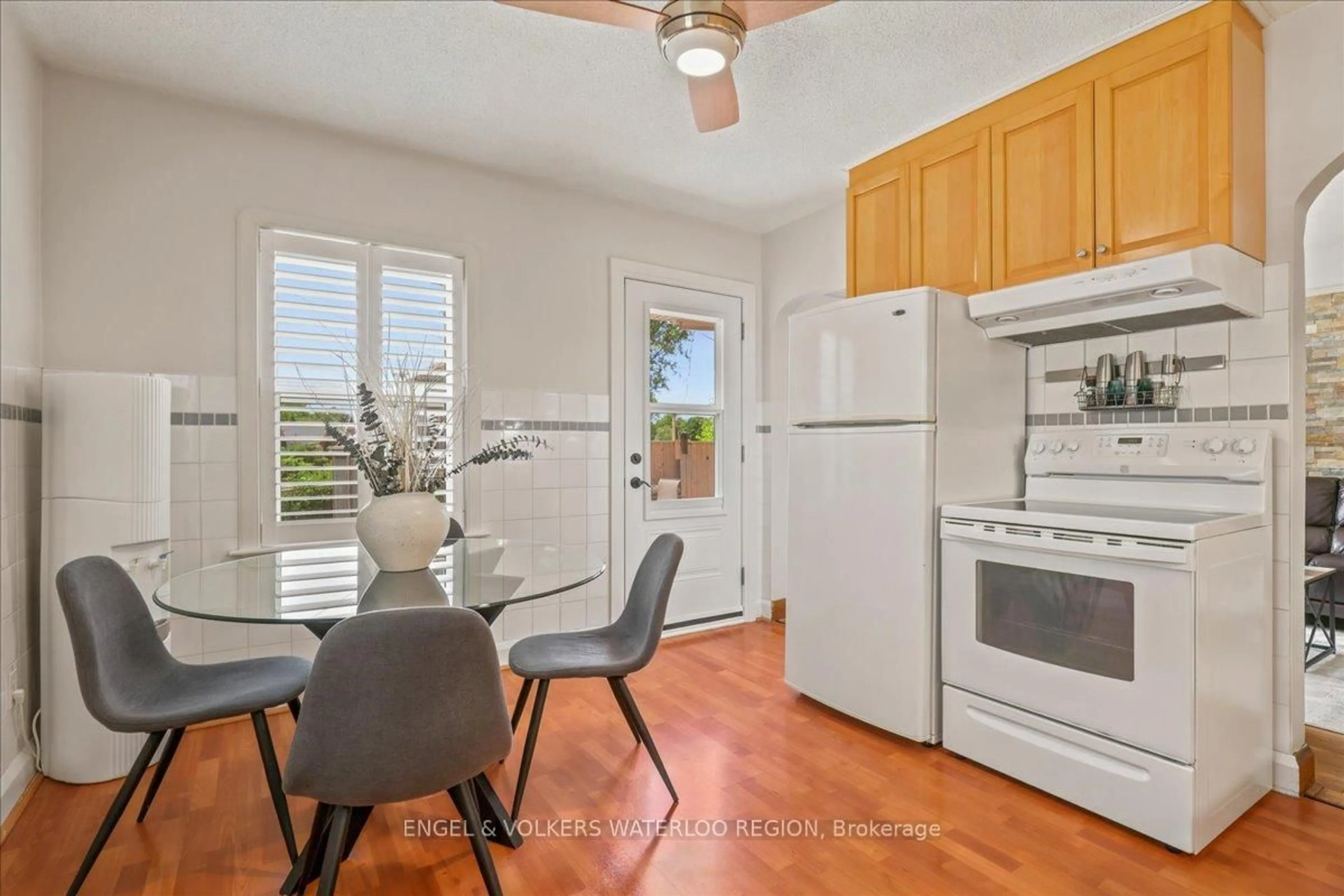 Standard kitchen, unknown for 100 Stirling Ave, Kitchener Ontario N2G 3N9