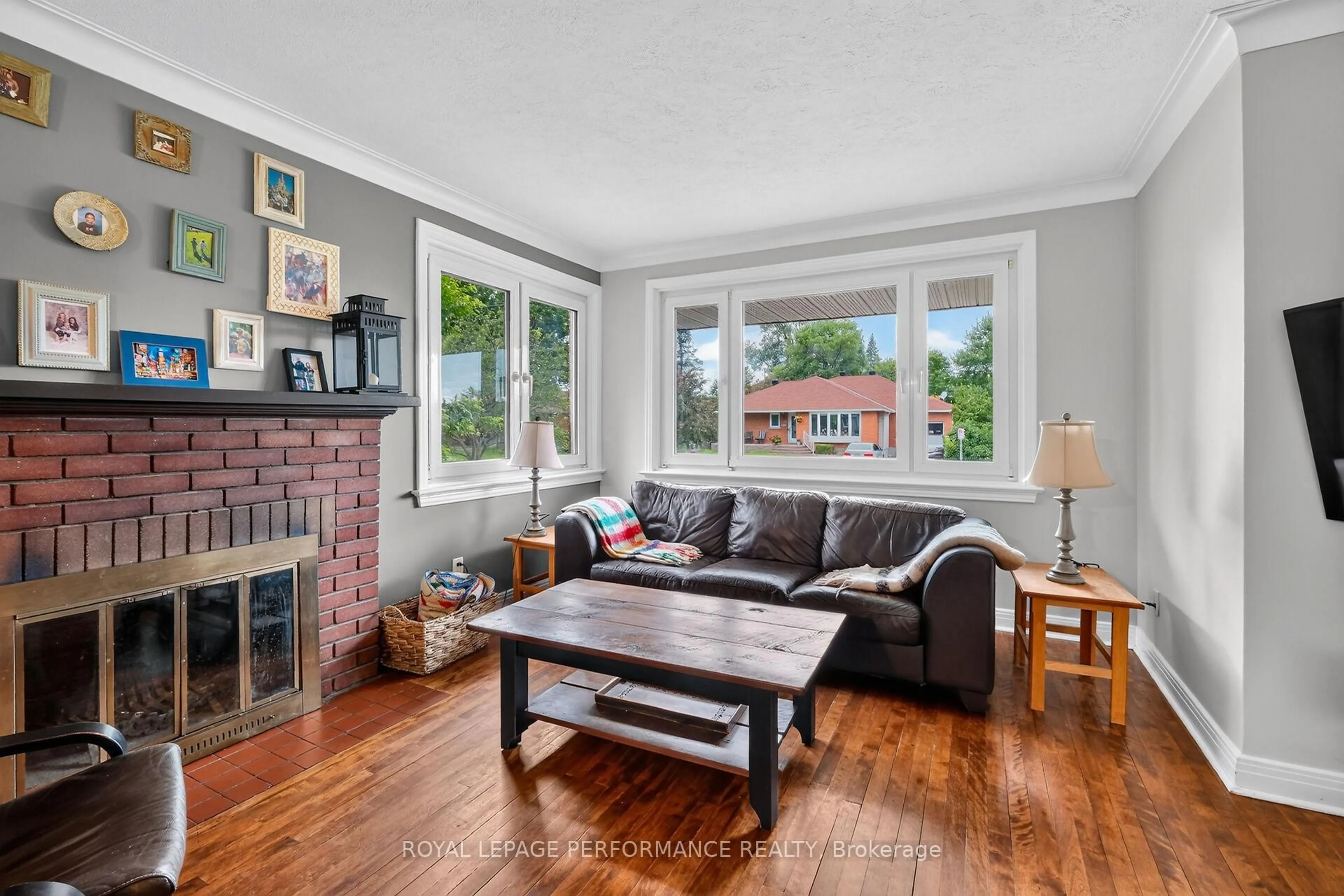 Living room with furniture, wood/laminate floor for 105 Crownhill St, Ottawa Ontario K1J 6X2