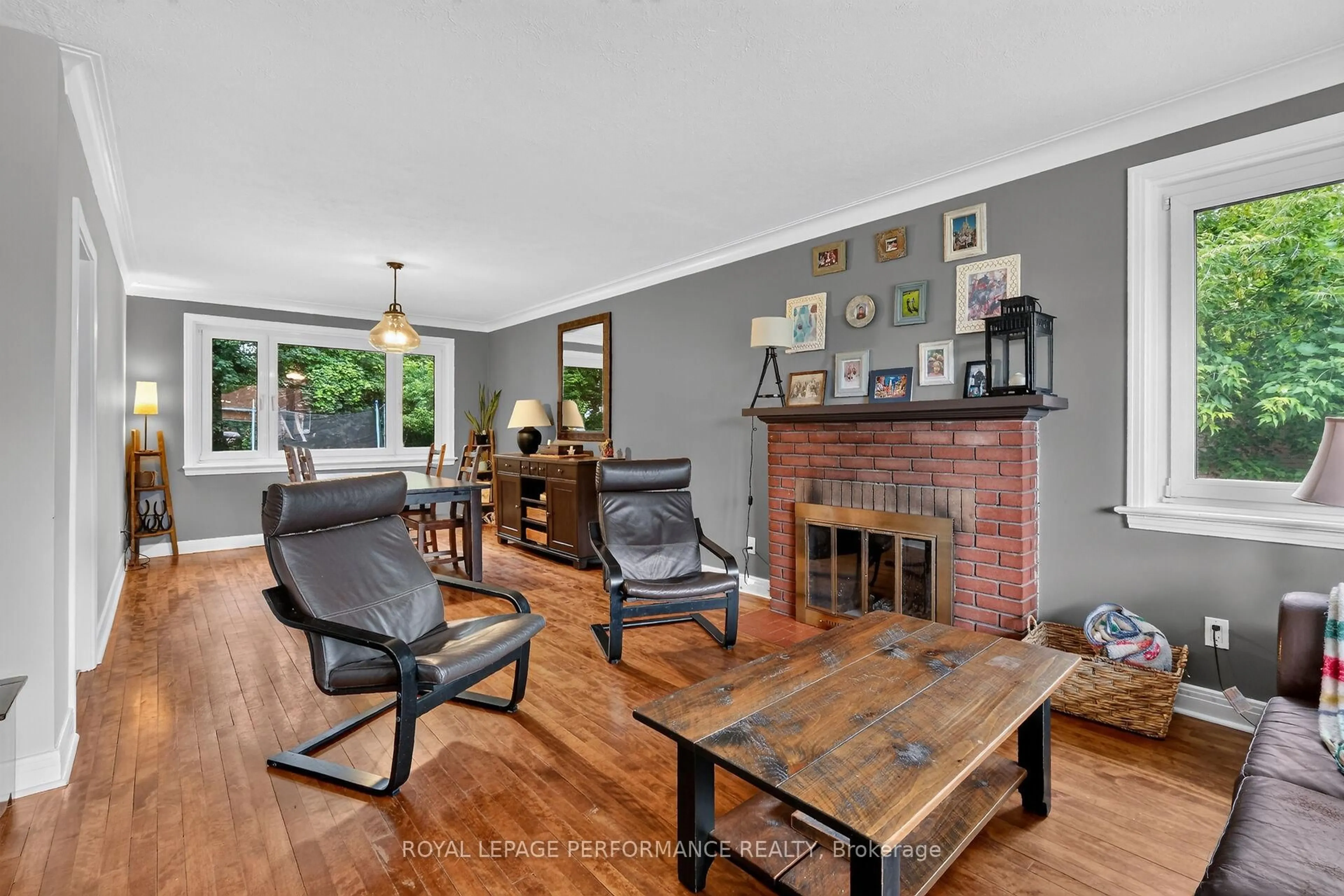 Living room with furniture, wood/laminate floor for 105 Crownhill St, Ottawa Ontario K1J 6X2
