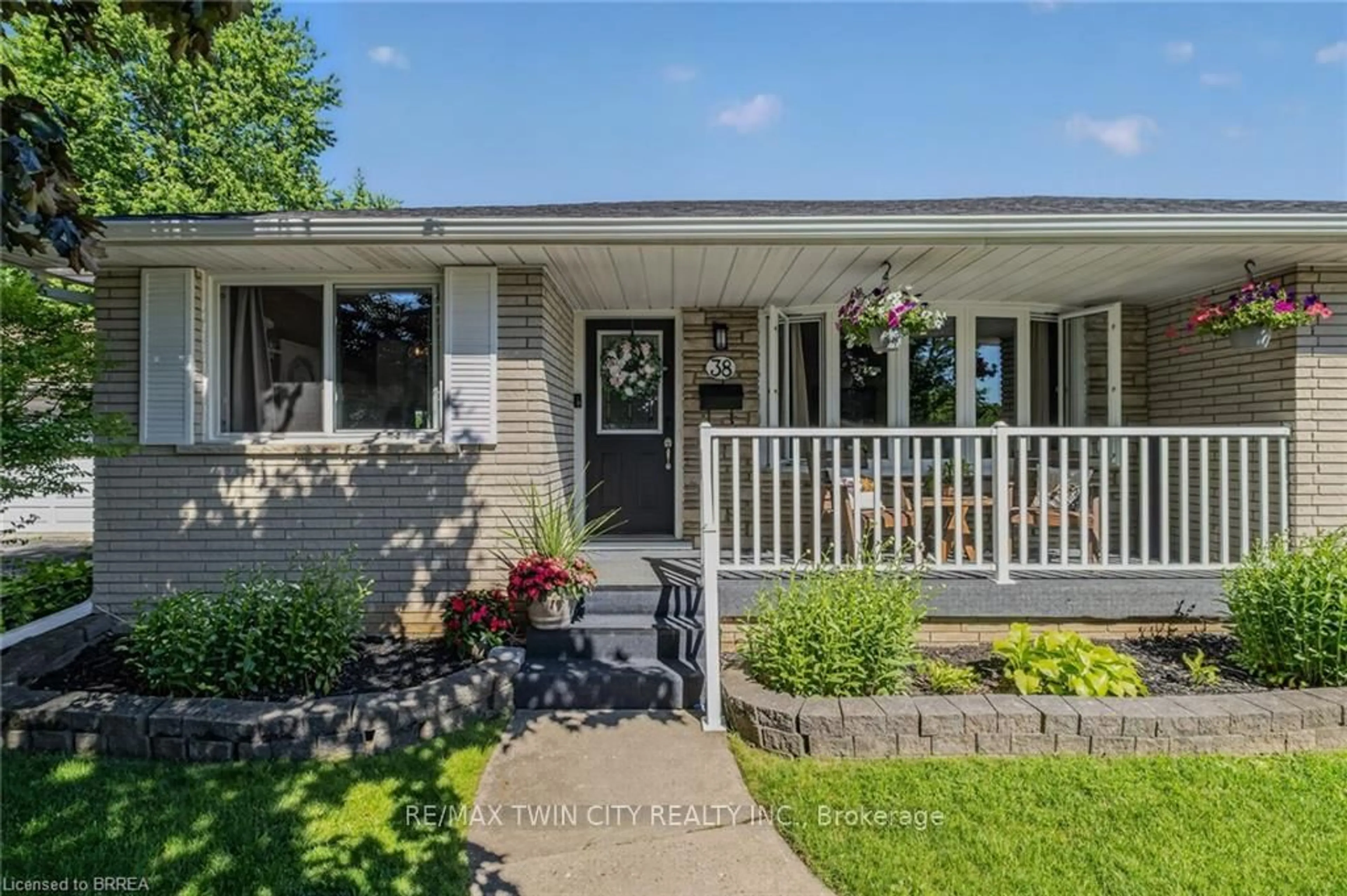 Home with vinyl exterior material, street for 38 Brier Park Rd, Brantford Ontario N3R 3P7