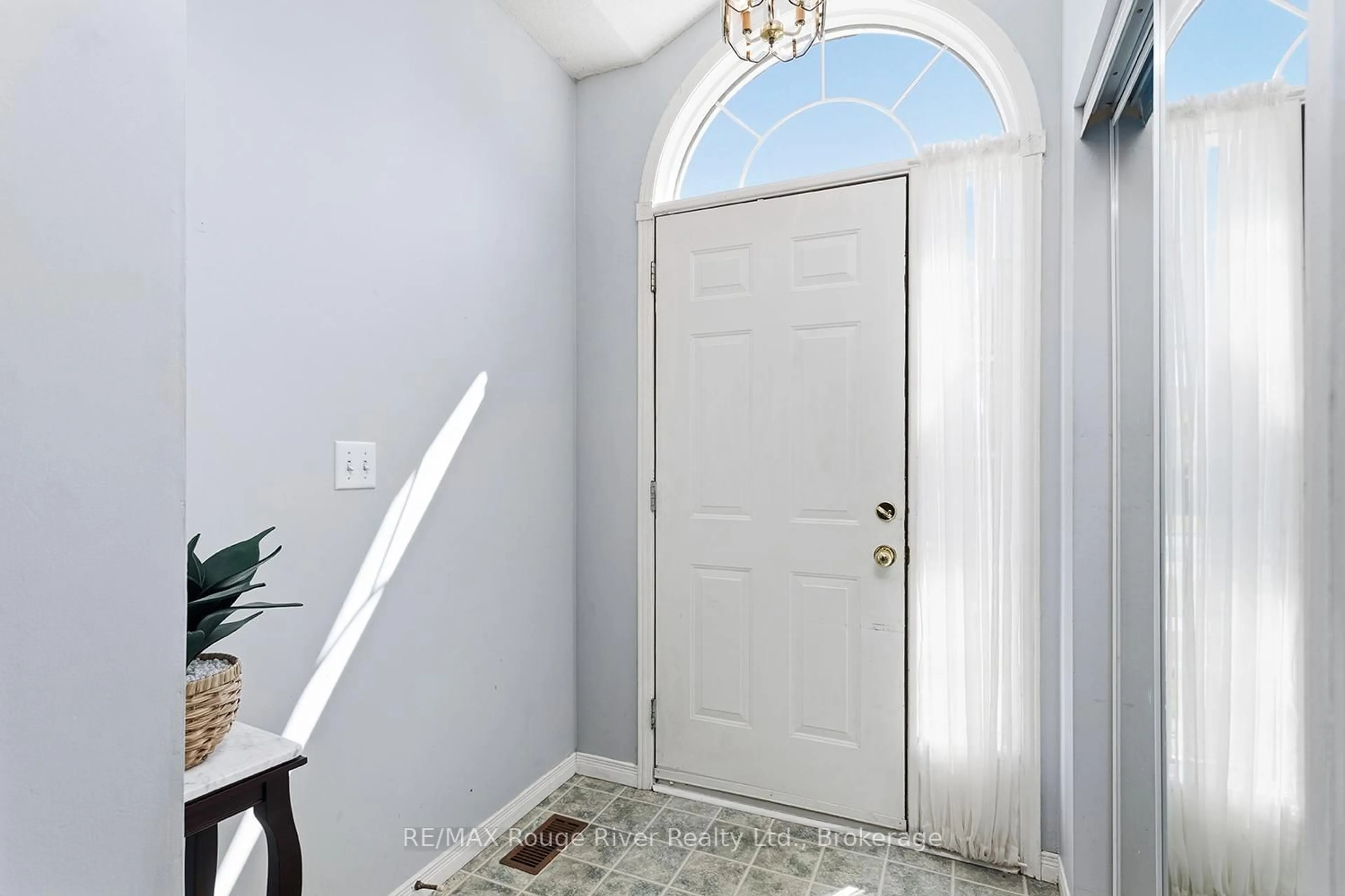 Indoor entryway for 197 Carroll Cres, Cobourg Ontario K9A 5P8