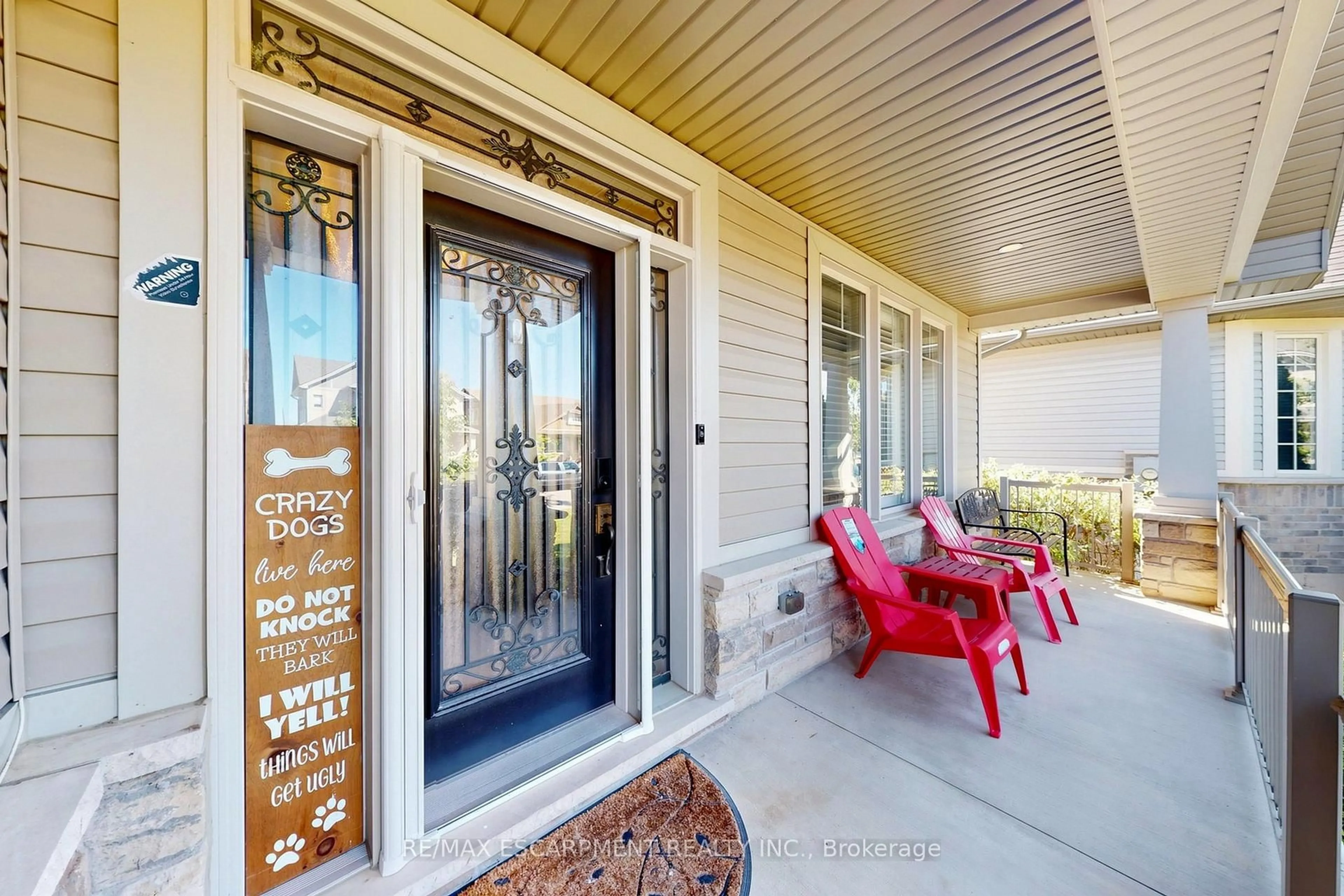 Indoor entryway for 18 GATEWAY Ave, West Lincoln Ontario L0R 2A0