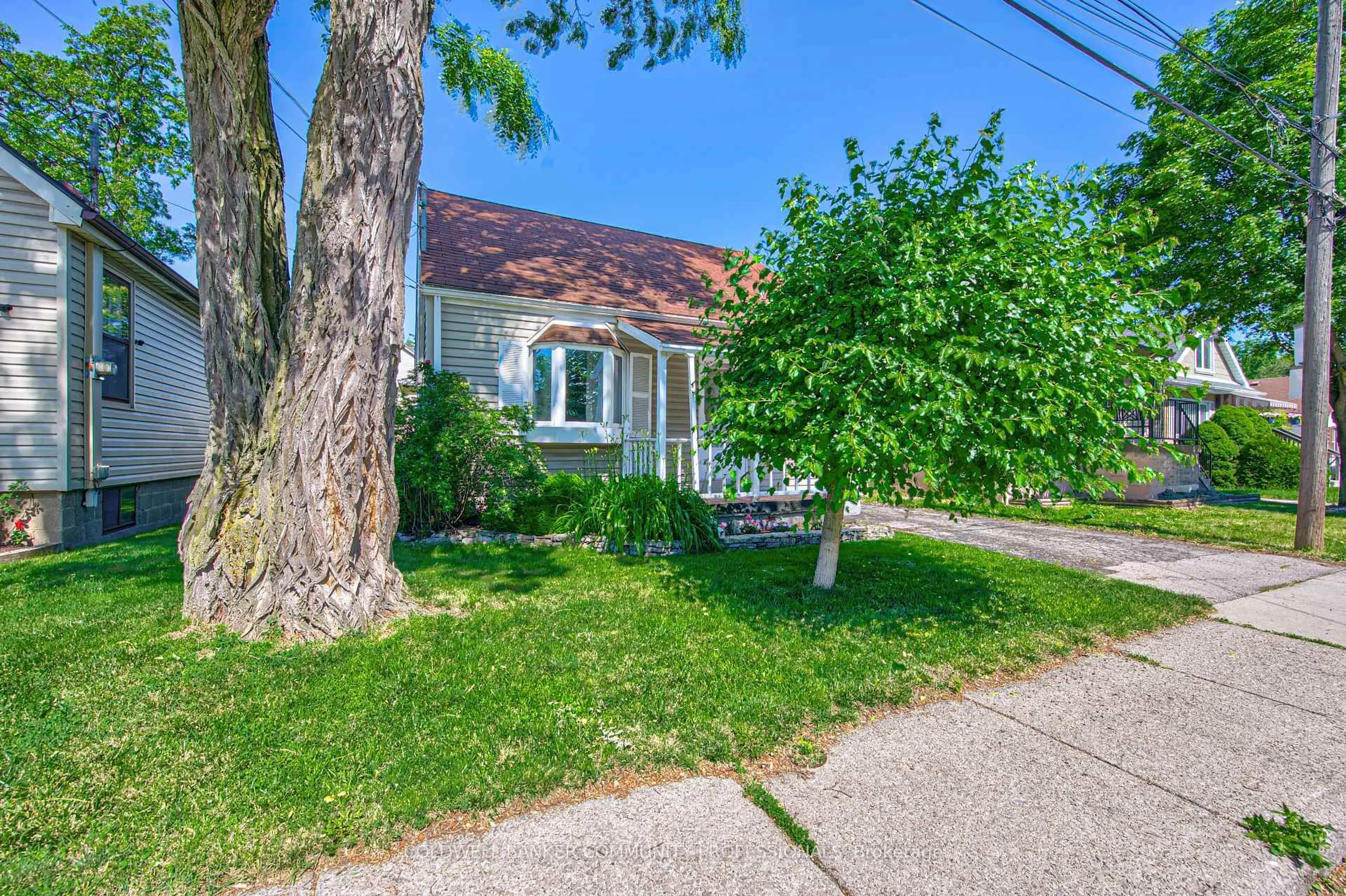 Unknown for 44 East 32nd St, Hamilton Ontario L8V 3R6