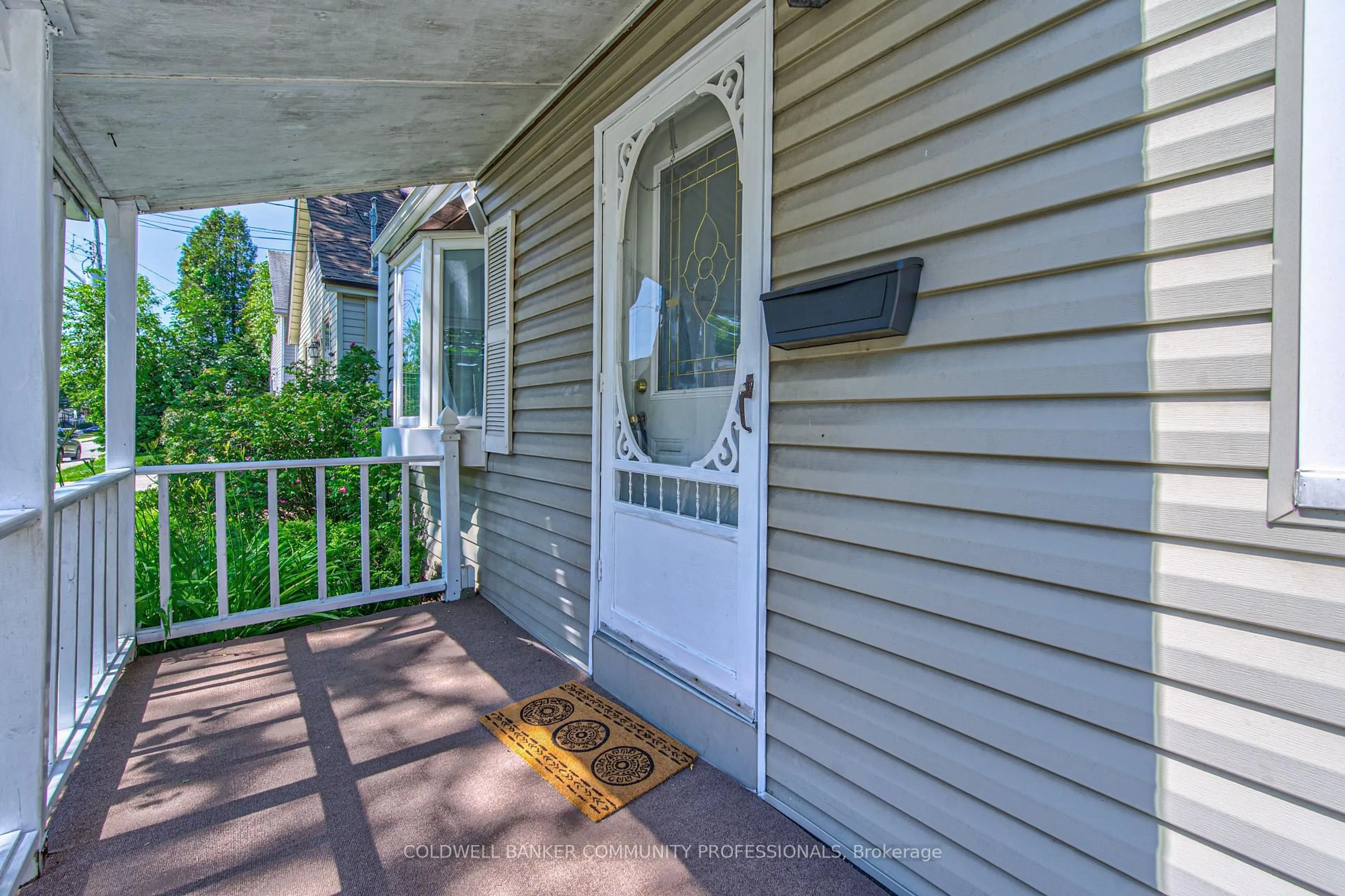 Unknown for 44 East 32nd St, Hamilton Ontario L8V 3R6